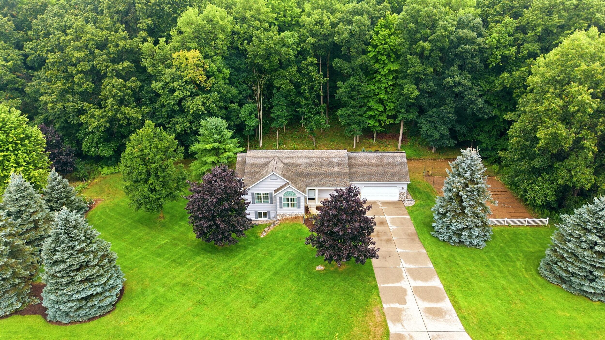 5075 Bonasa Drive NE Rockford MI 49341