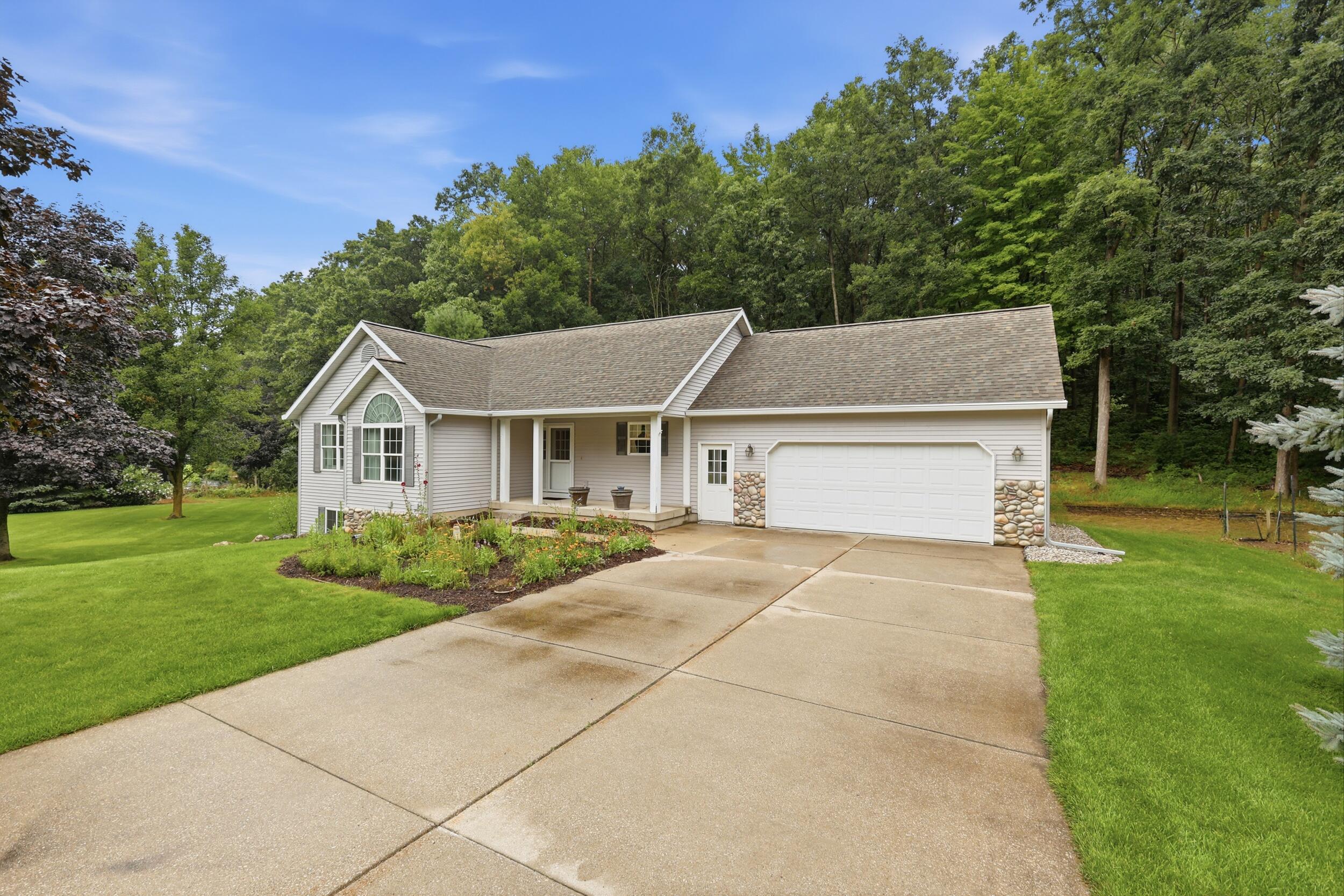 5075 Bonasa Drive NE Rockford MI 49341