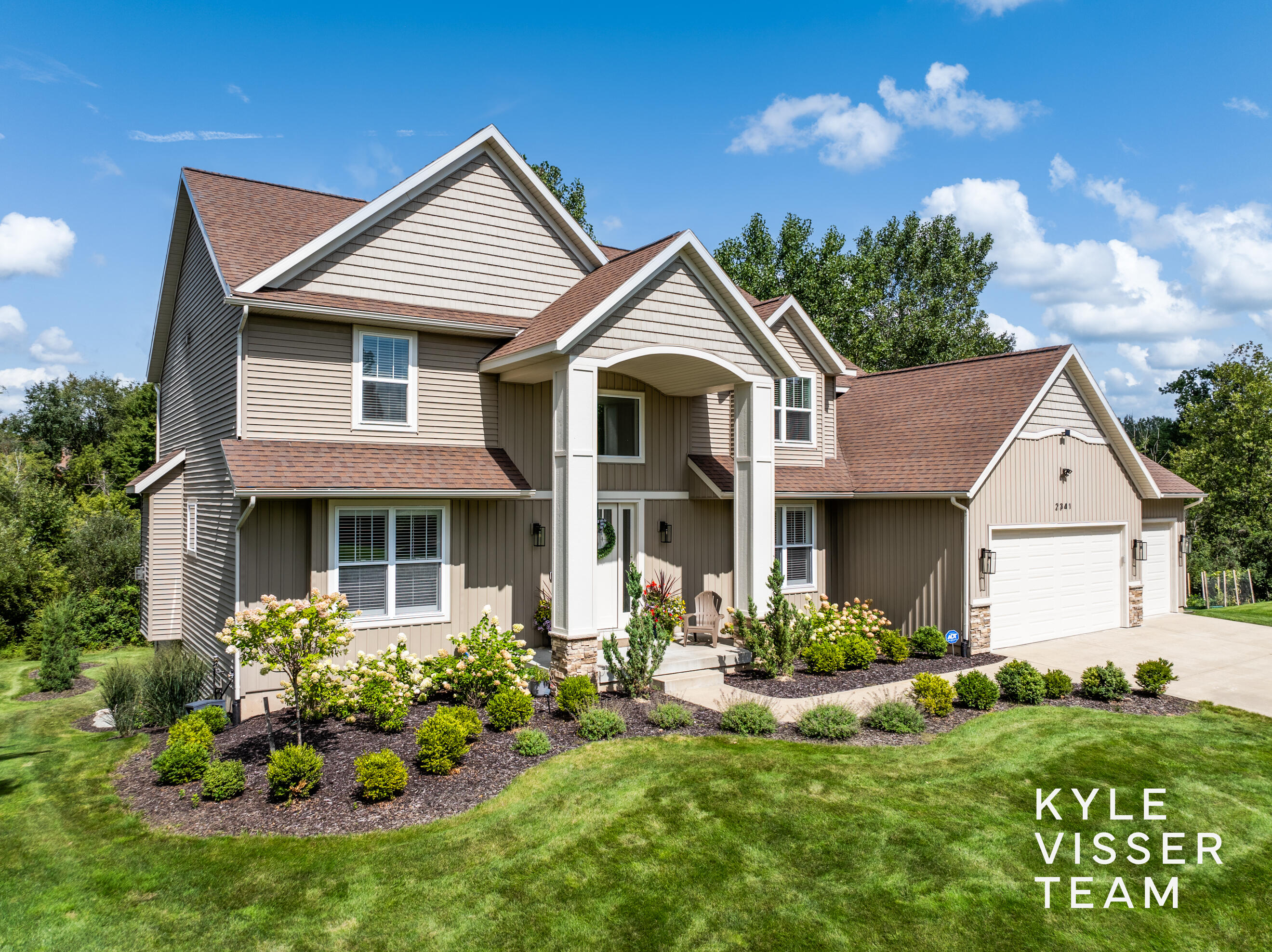 2341 Cascade Pointe Court SE Grand Rapids MI 49546