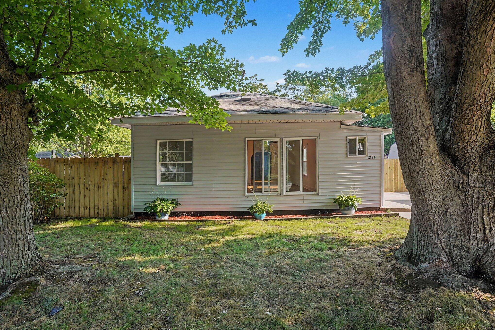 1234 Langeland Avenue Muskegon MI 49442