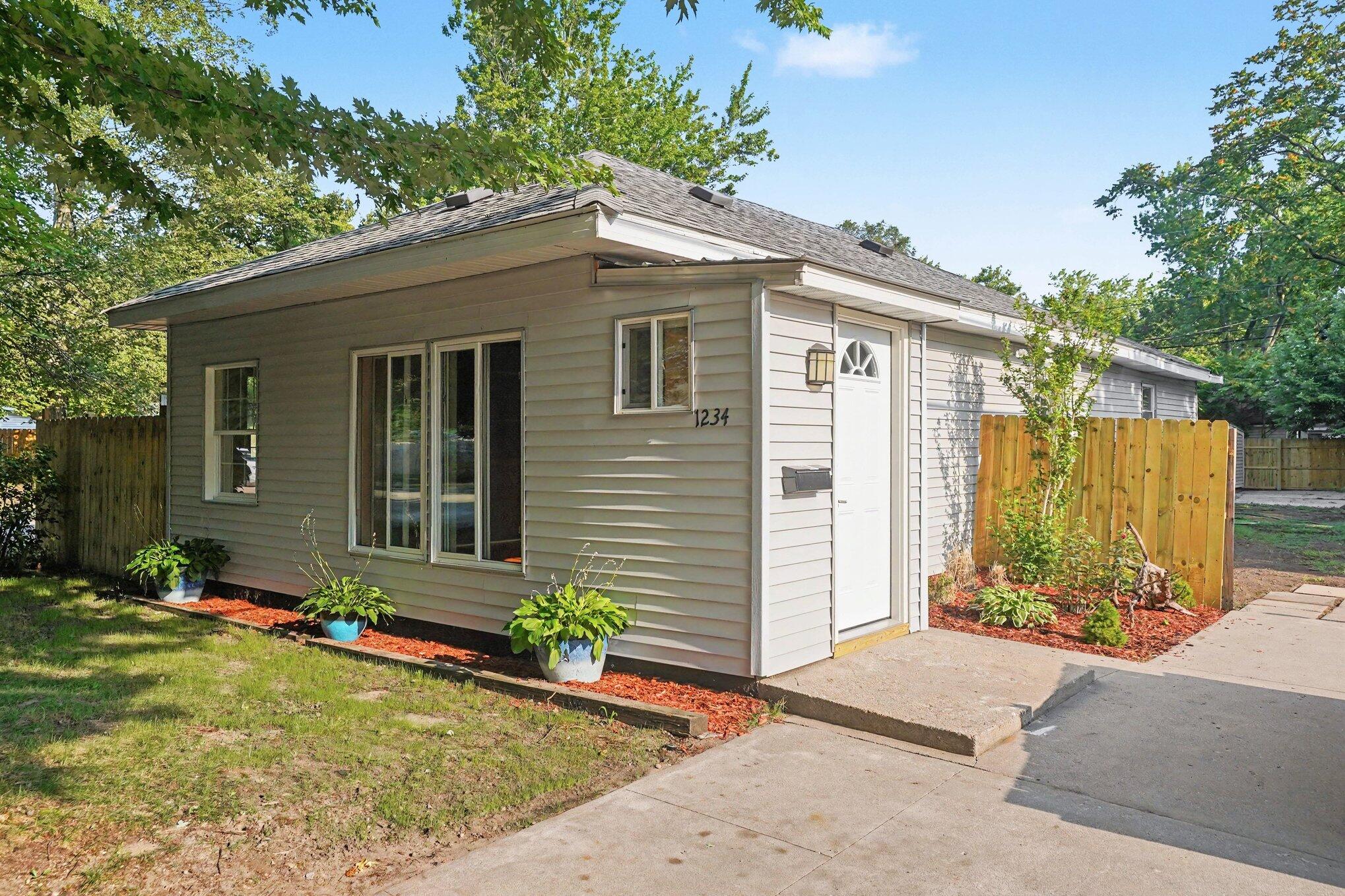 1234 Langeland Avenue Muskegon MI 49442