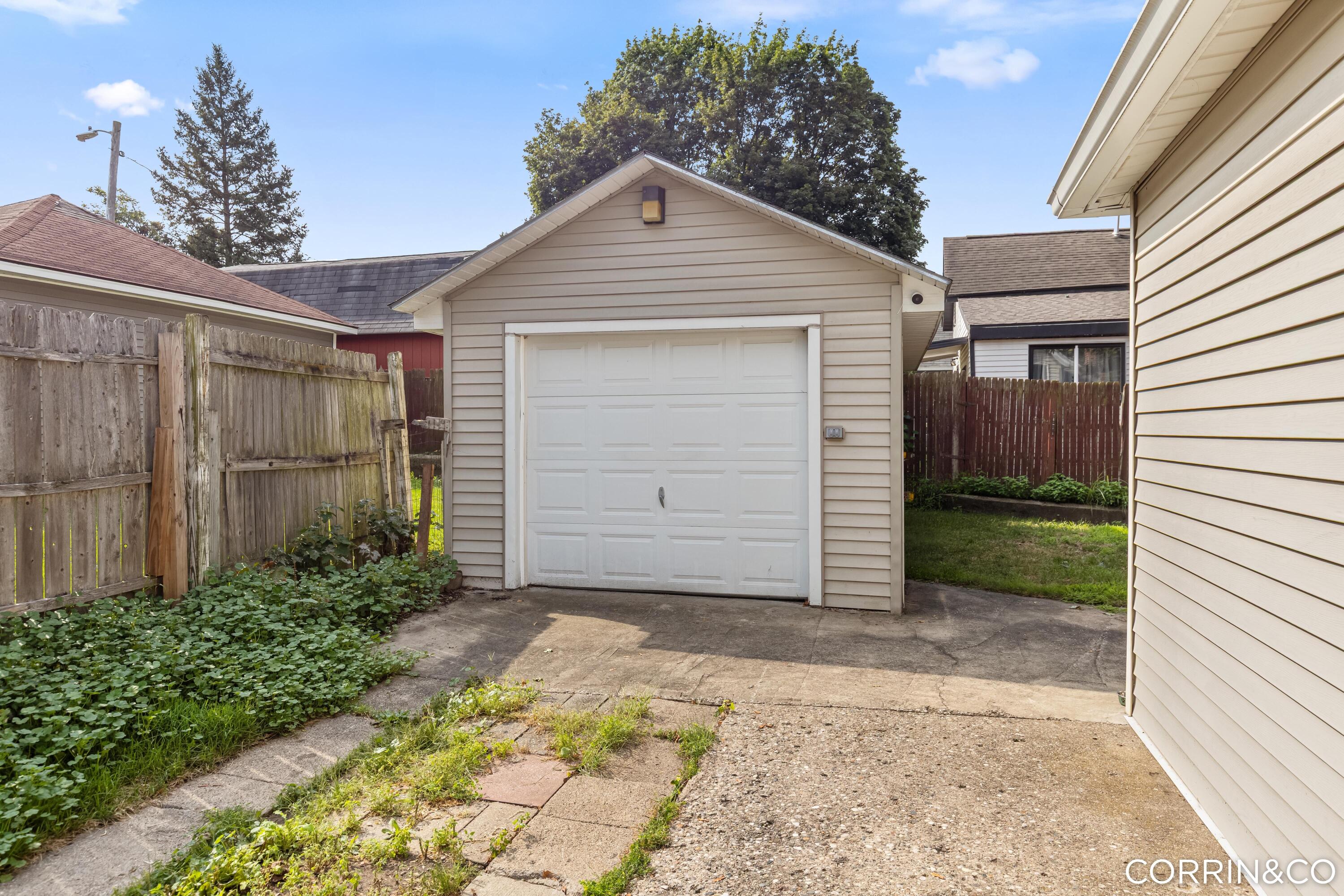952 Park Street SW Grand Rapids MI 49504