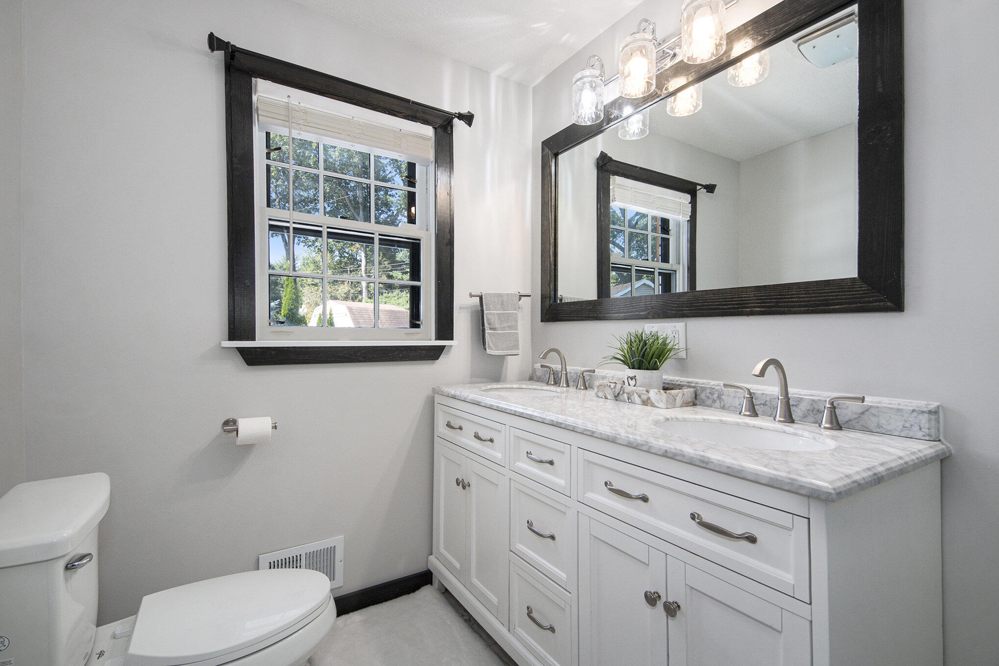 4085 Quainton Road Norton Shores MI 49441