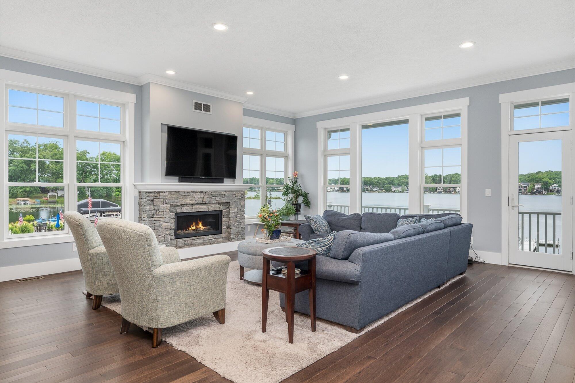 1573 S Crooked Lake Drive Kalamazoo MI 49009