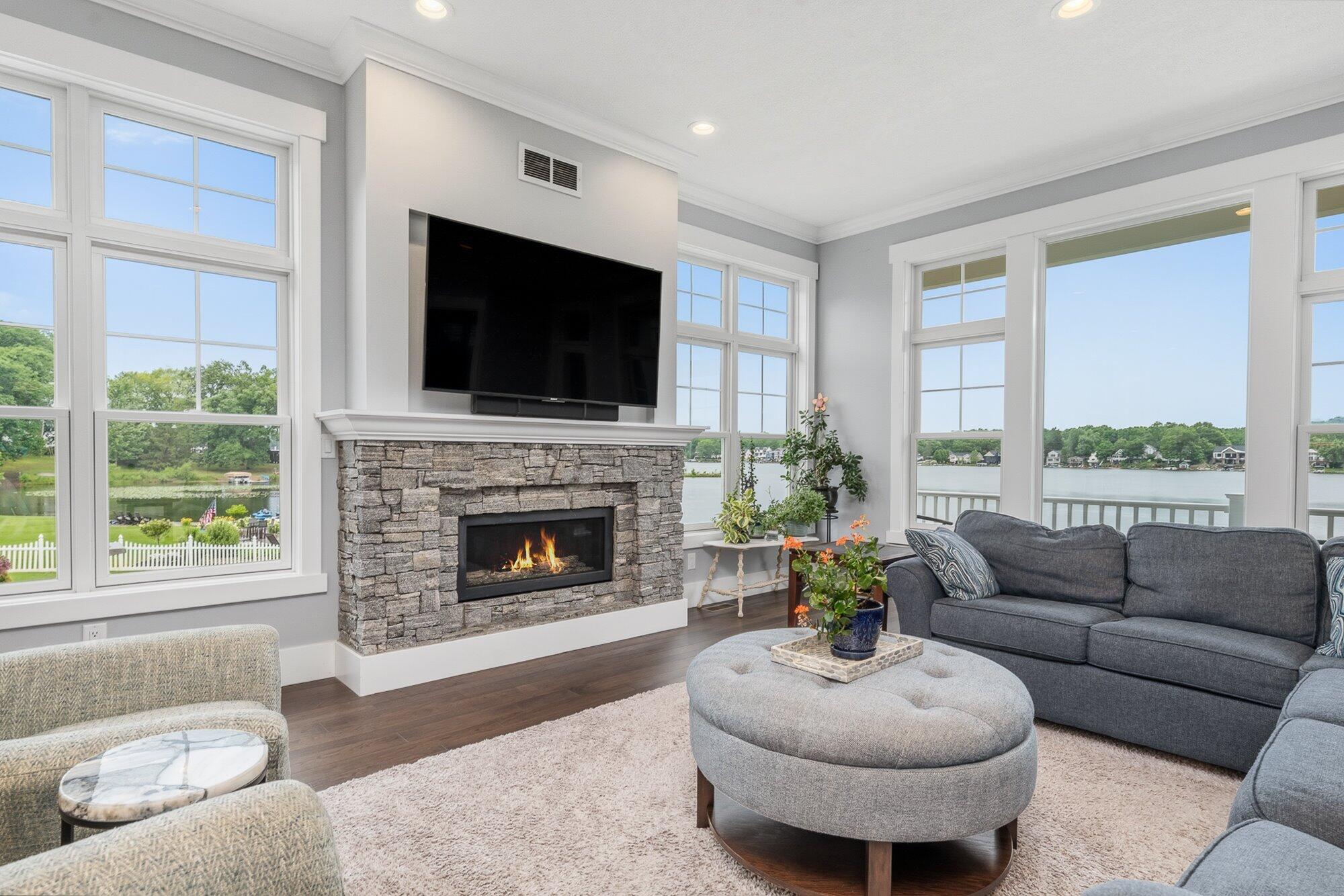 1573 S Crooked Lake Drive Kalamazoo MI 49009