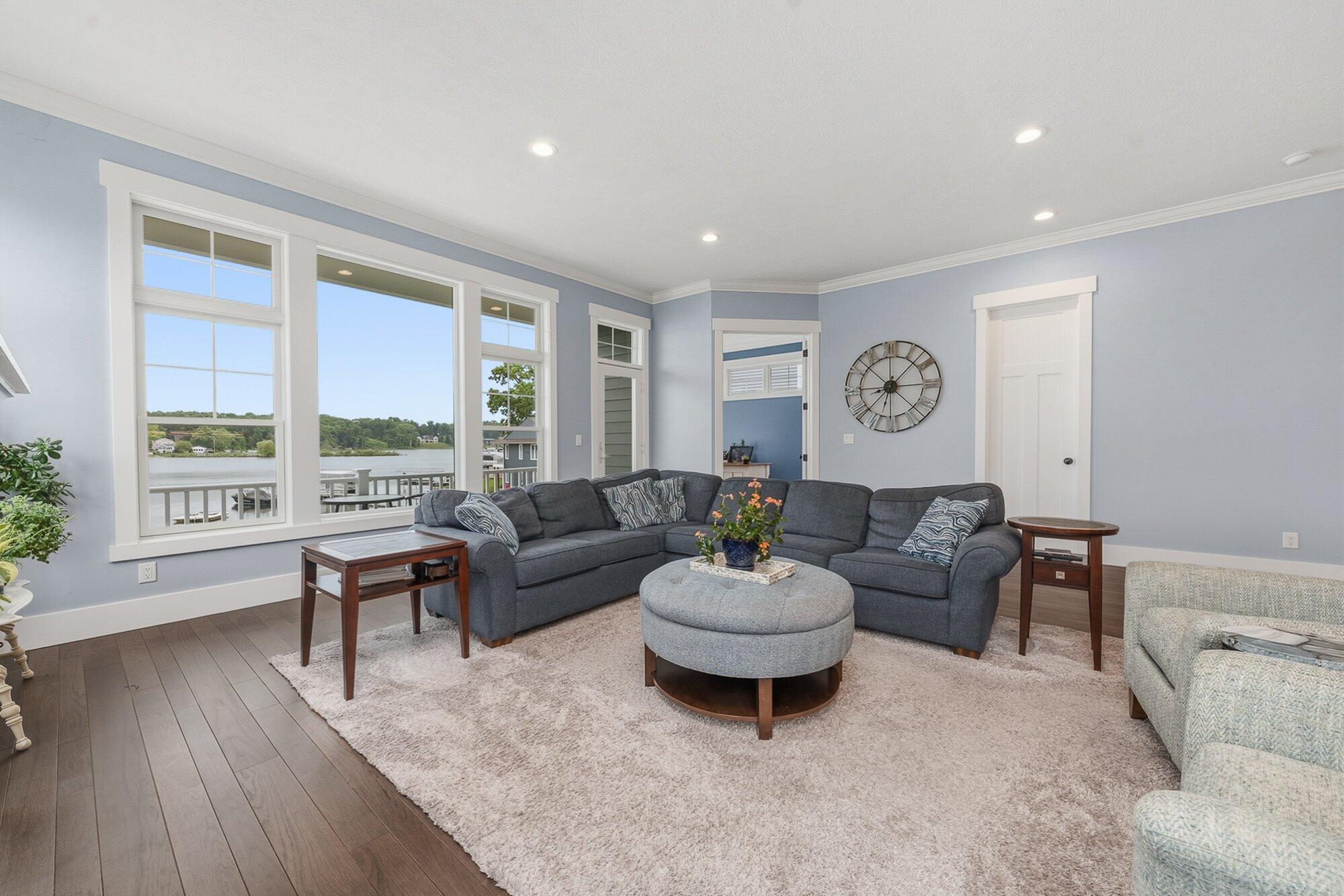 1573 S Crooked Lake Drive Kalamazoo MI 49009