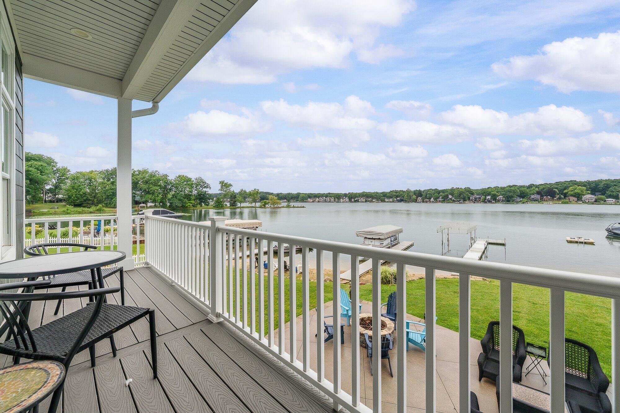 1573 S Crooked Lake Drive Kalamazoo MI 49009