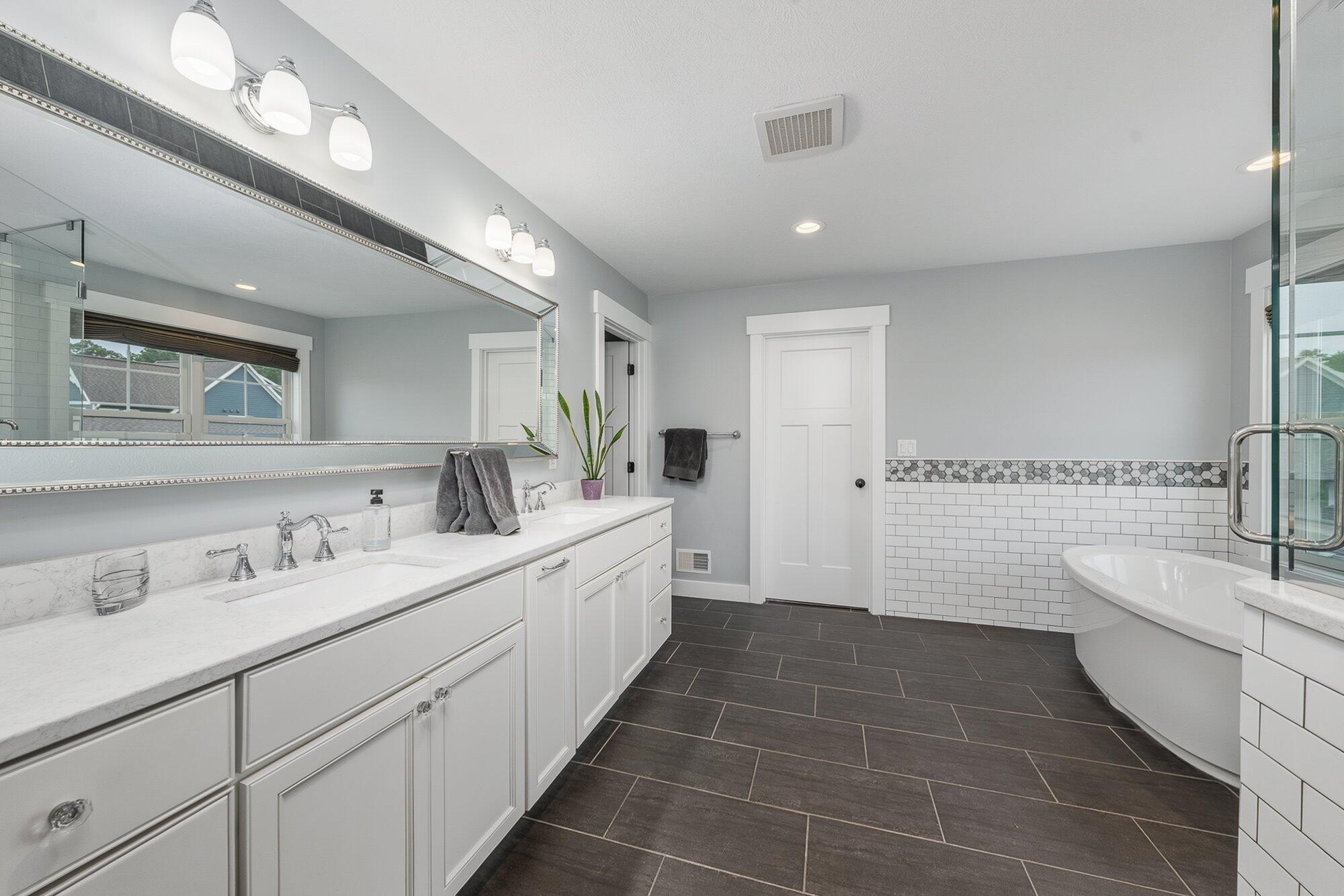 1573 S Crooked Lake Drive Kalamazoo MI 49009