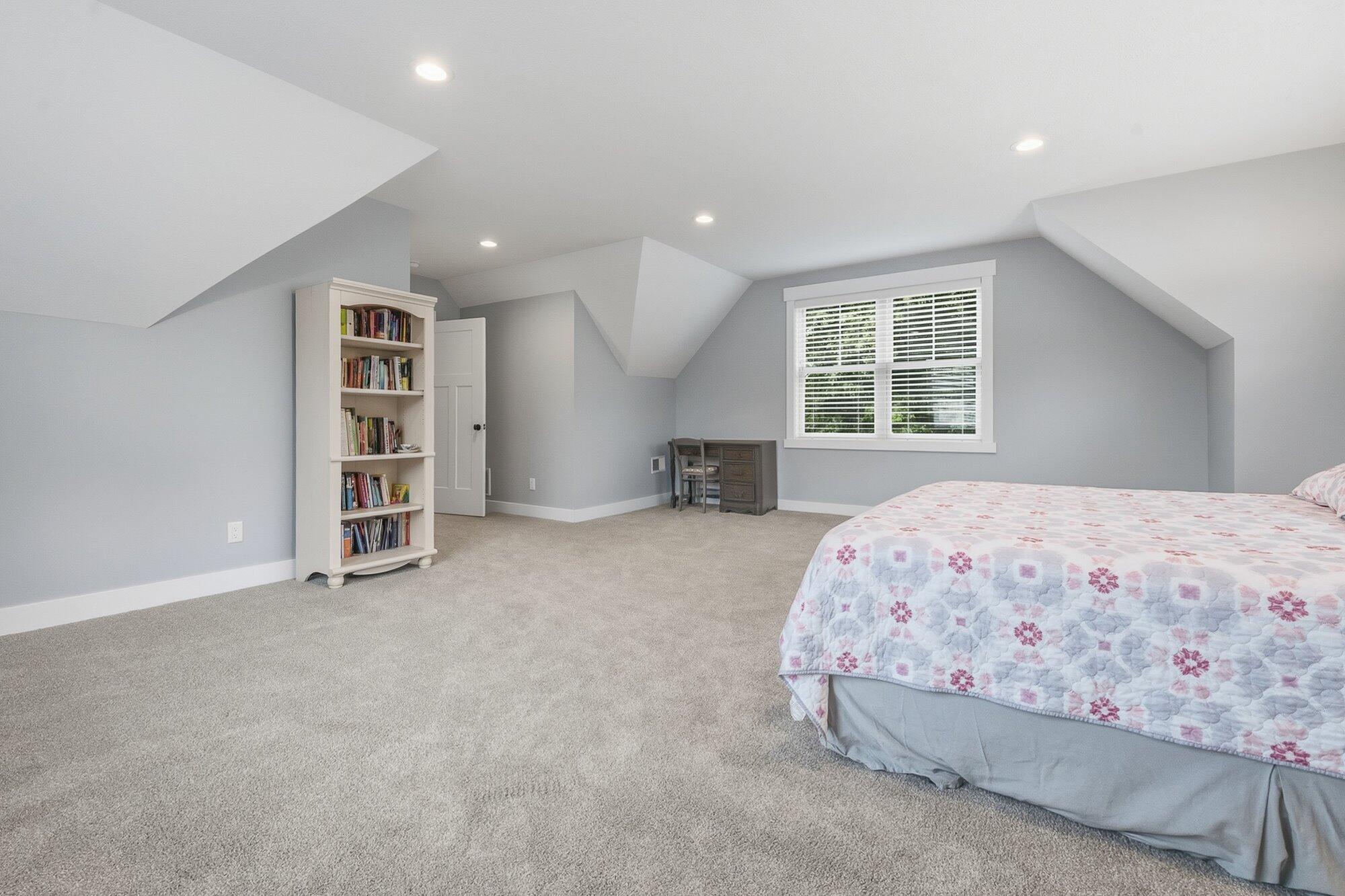 1573 S Crooked Lake Drive Kalamazoo MI 49009