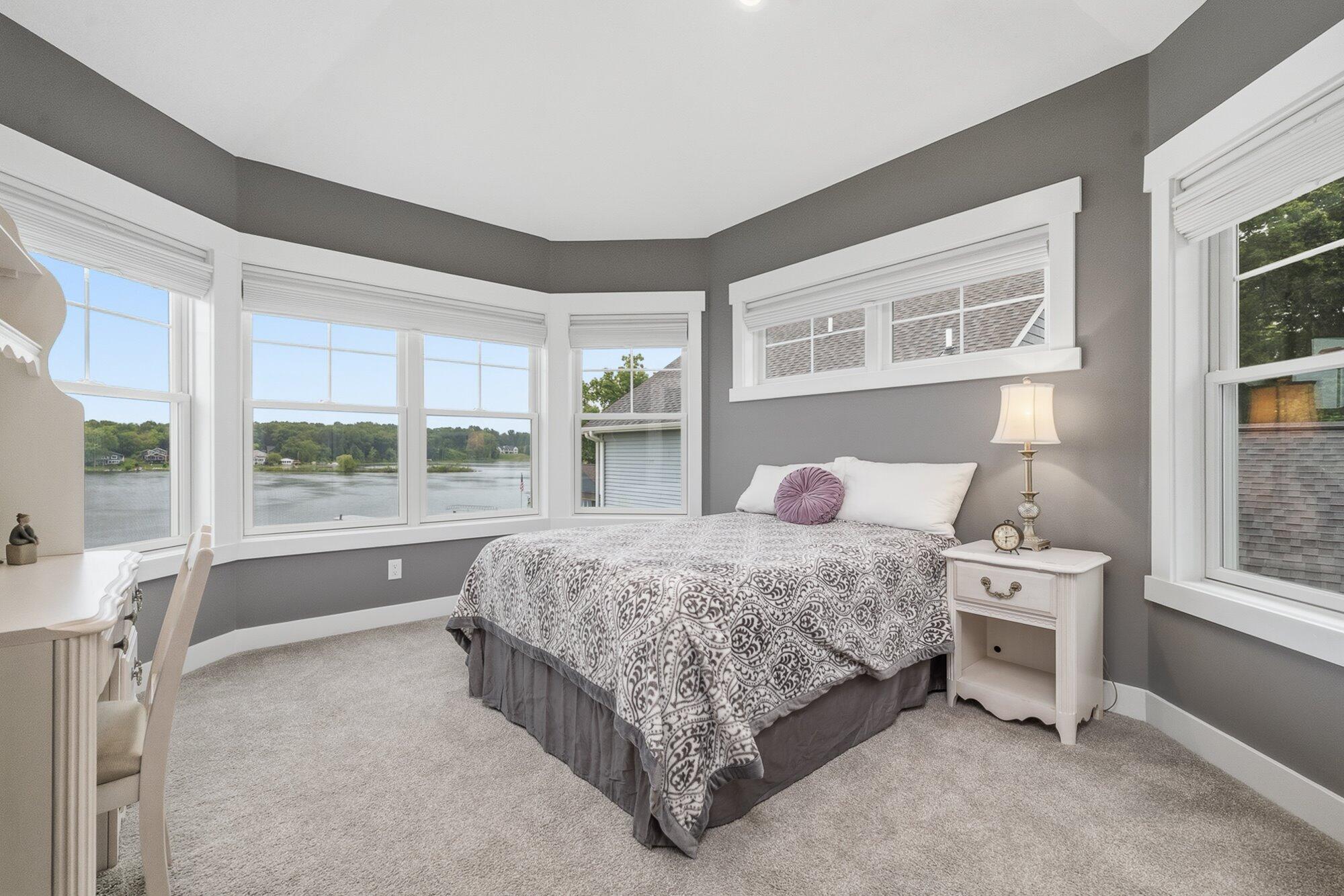 1573 S Crooked Lake Drive Kalamazoo MI 49009
