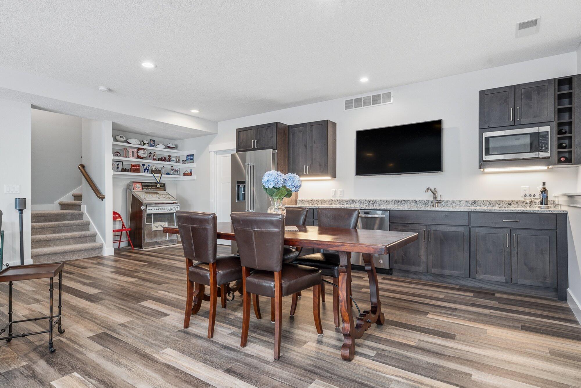 1573 S Crooked Lake Drive Kalamazoo MI 49009