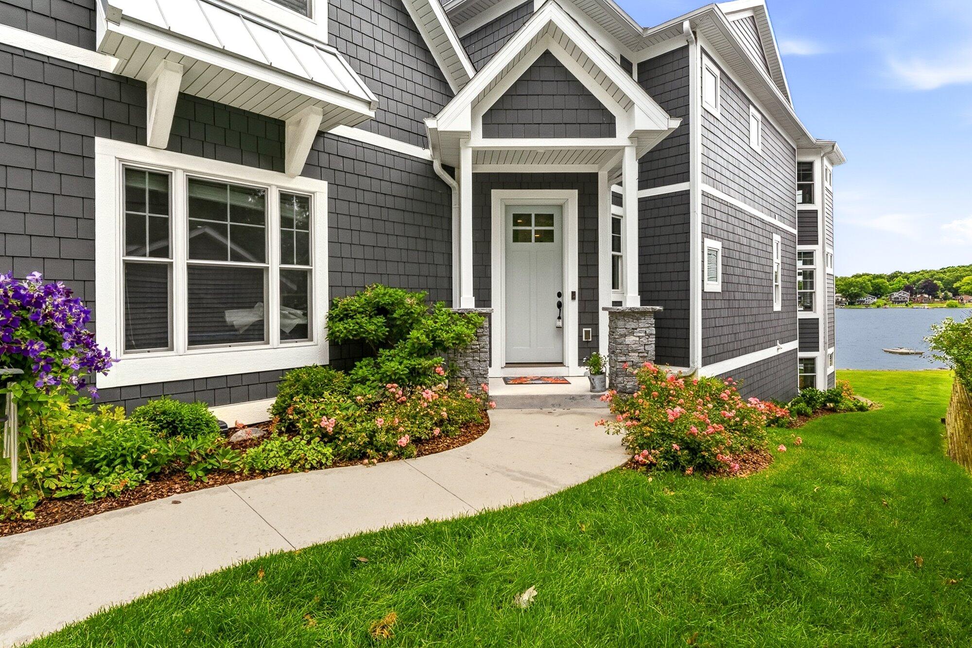 1573 S Crooked Lake Drive Kalamazoo MI 49009
