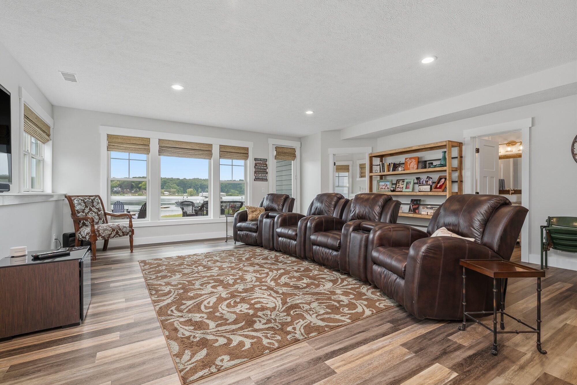 1573 S Crooked Lake Drive Kalamazoo MI 49009