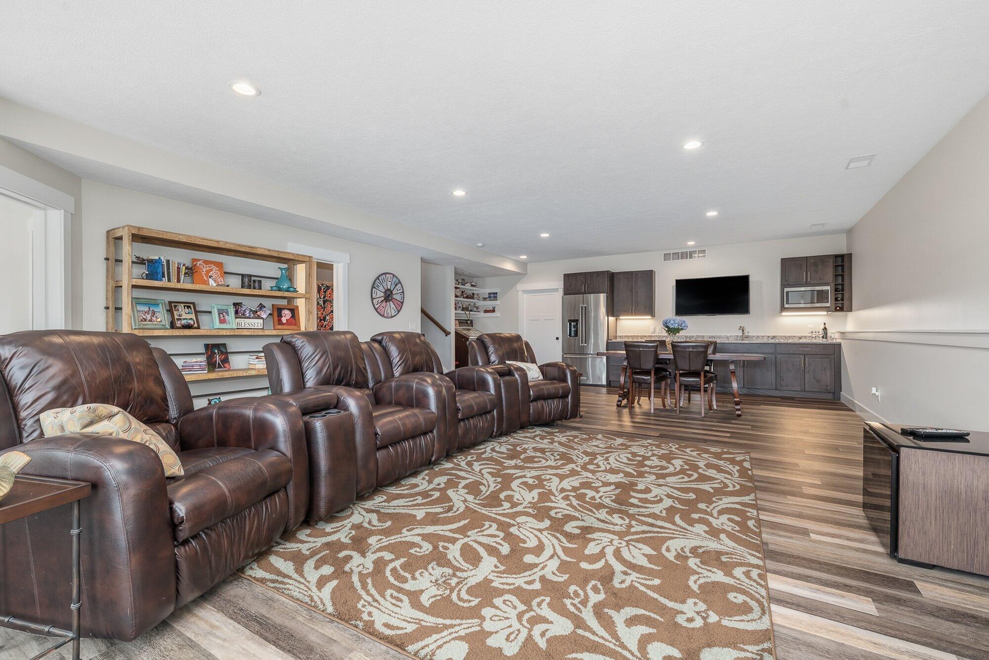 1573 S Crooked Lake Drive Kalamazoo MI 49009