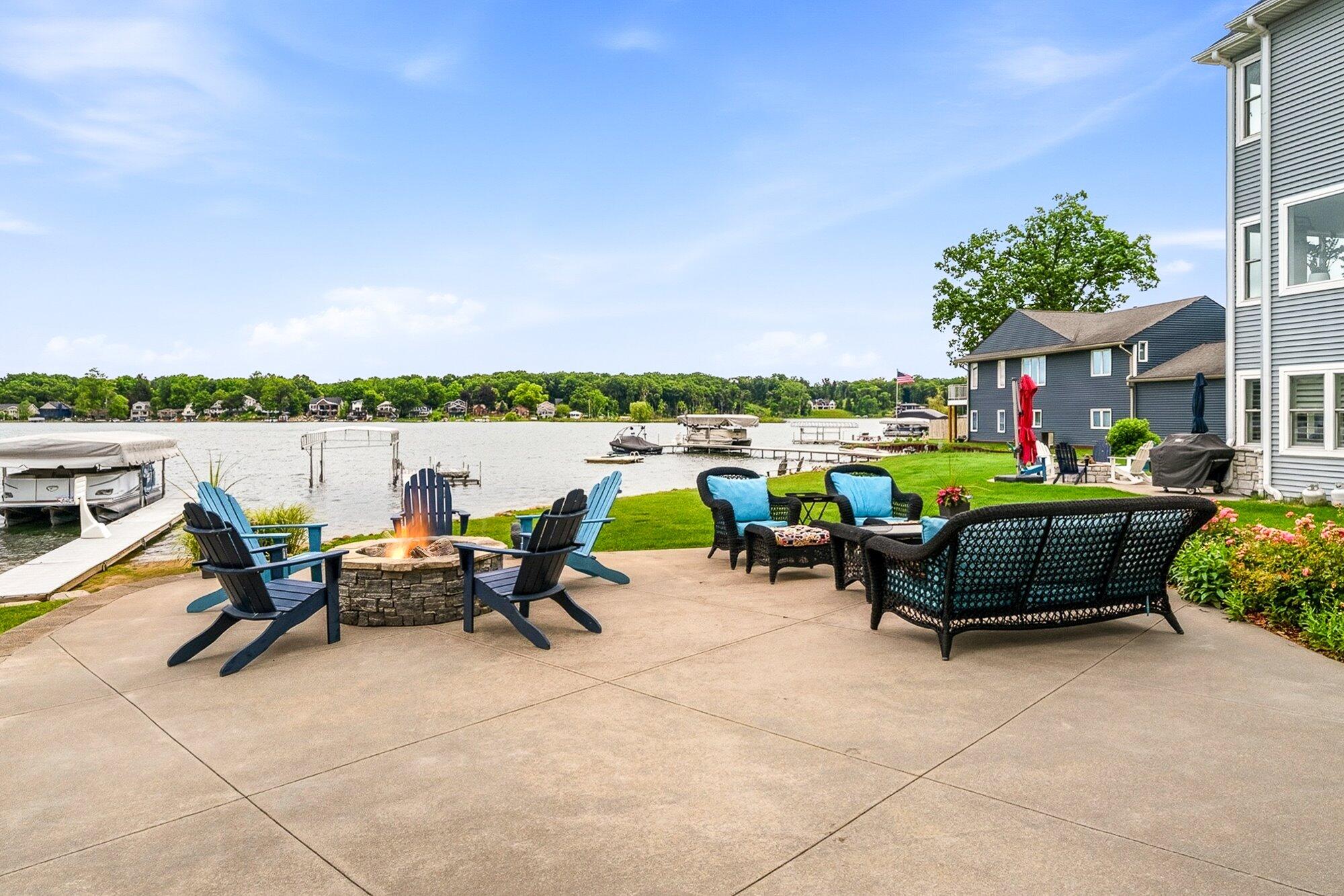 1573 S Crooked Lake Drive Kalamazoo MI 49009