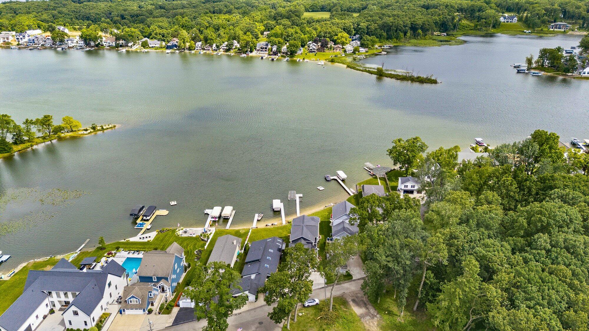 1573 S Crooked Lake Drive Kalamazoo MI 49009