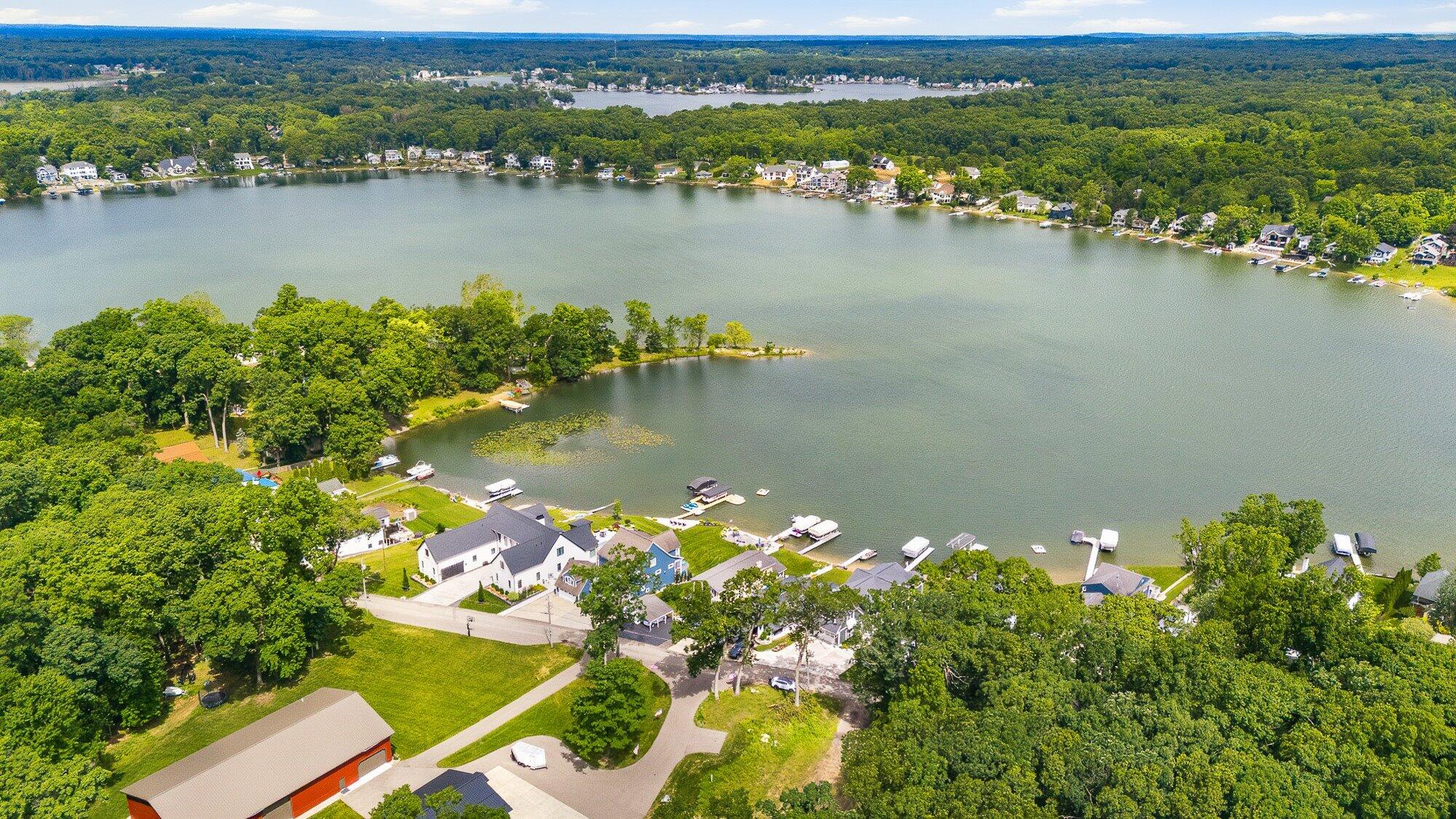 1573 S Crooked Lake Drive Kalamazoo MI 49009