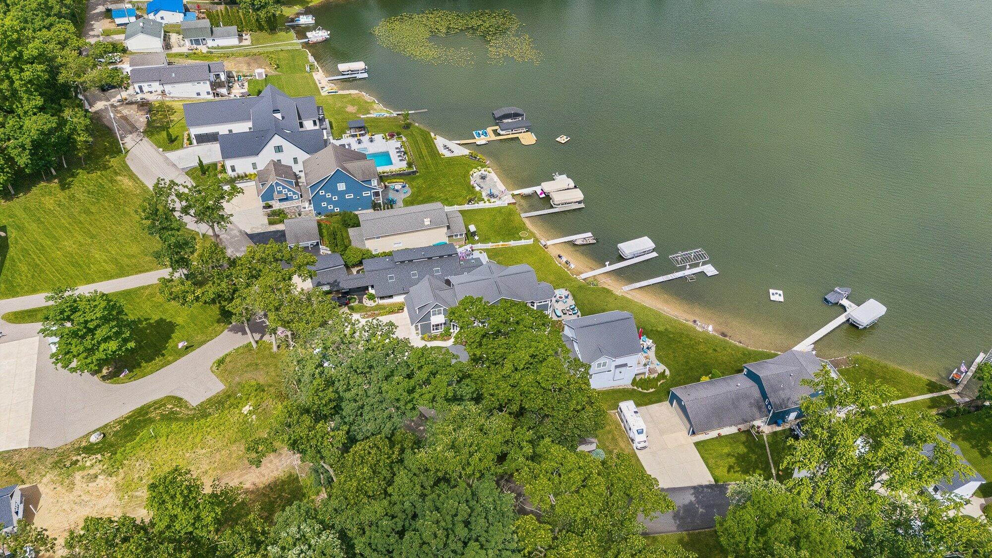 1573 S Crooked Lake Drive Kalamazoo MI 49009