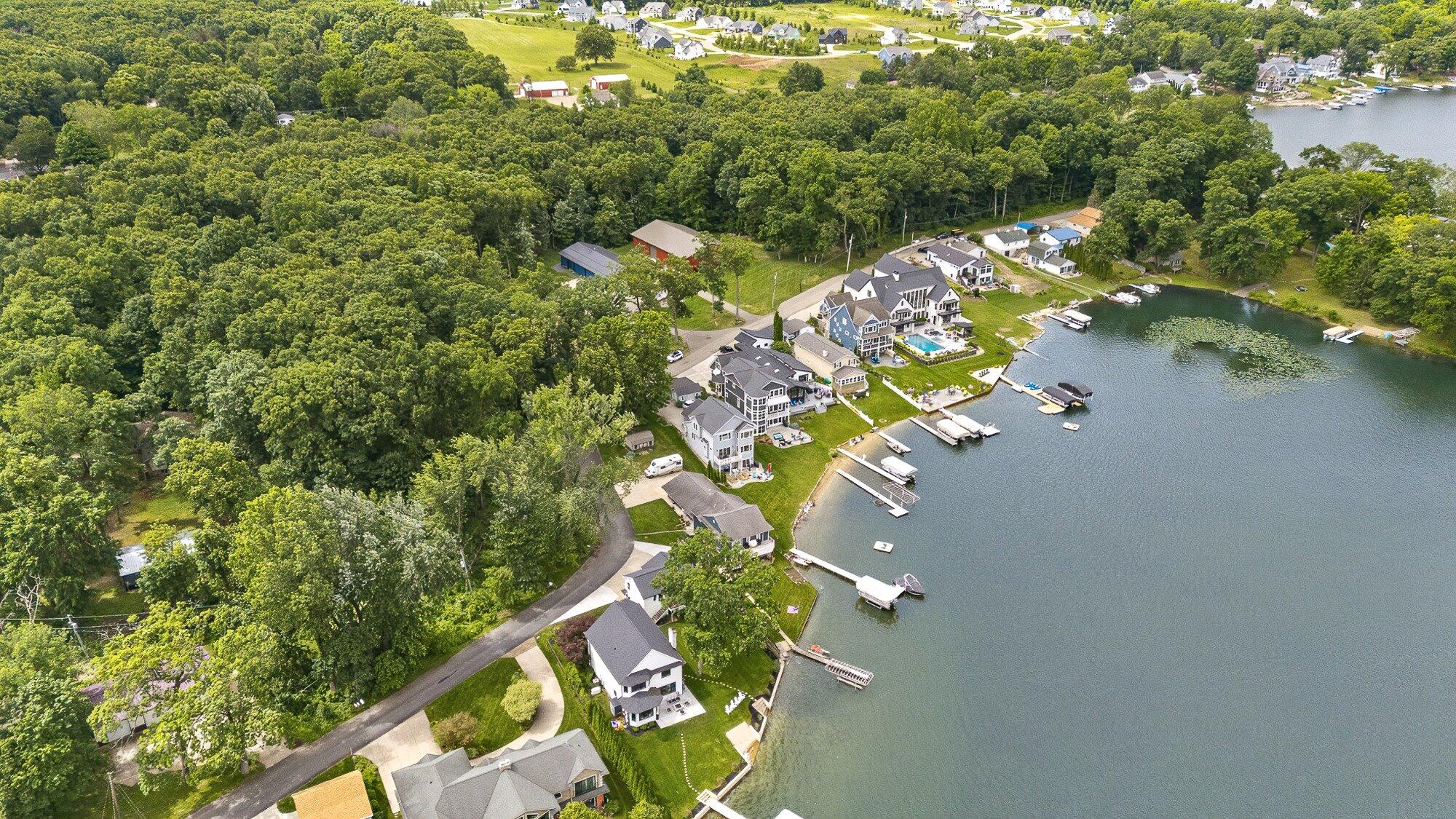 1573 S Crooked Lake Drive Kalamazoo MI 49009
