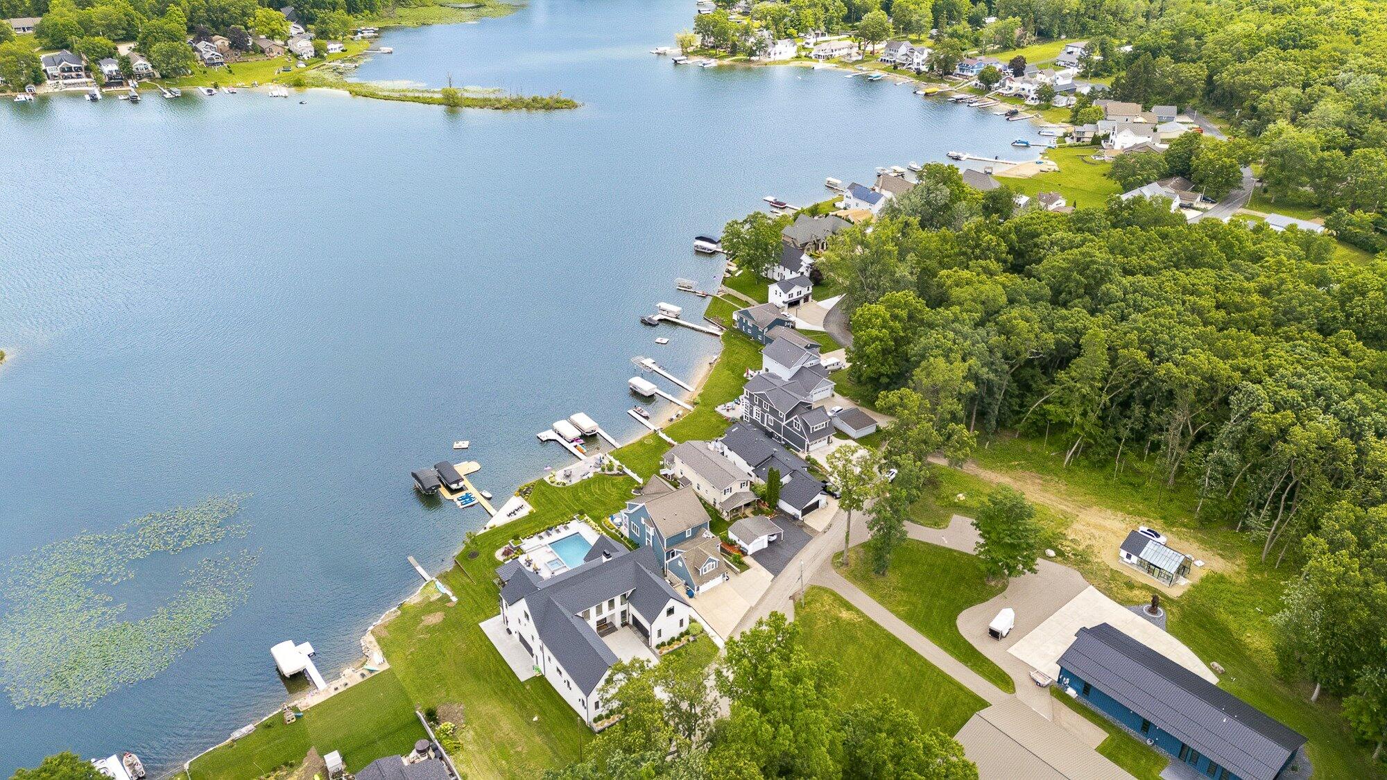 1573 S Crooked Lake Drive Kalamazoo MI 49009
