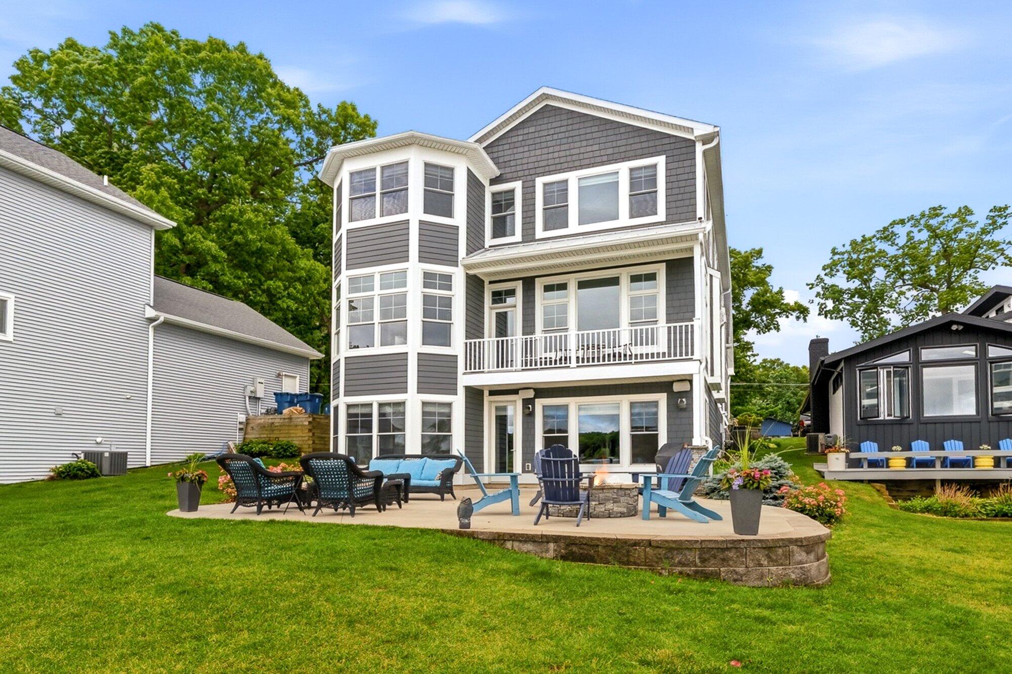 1573 S Crooked Lake Drive Kalamazoo MI 49009