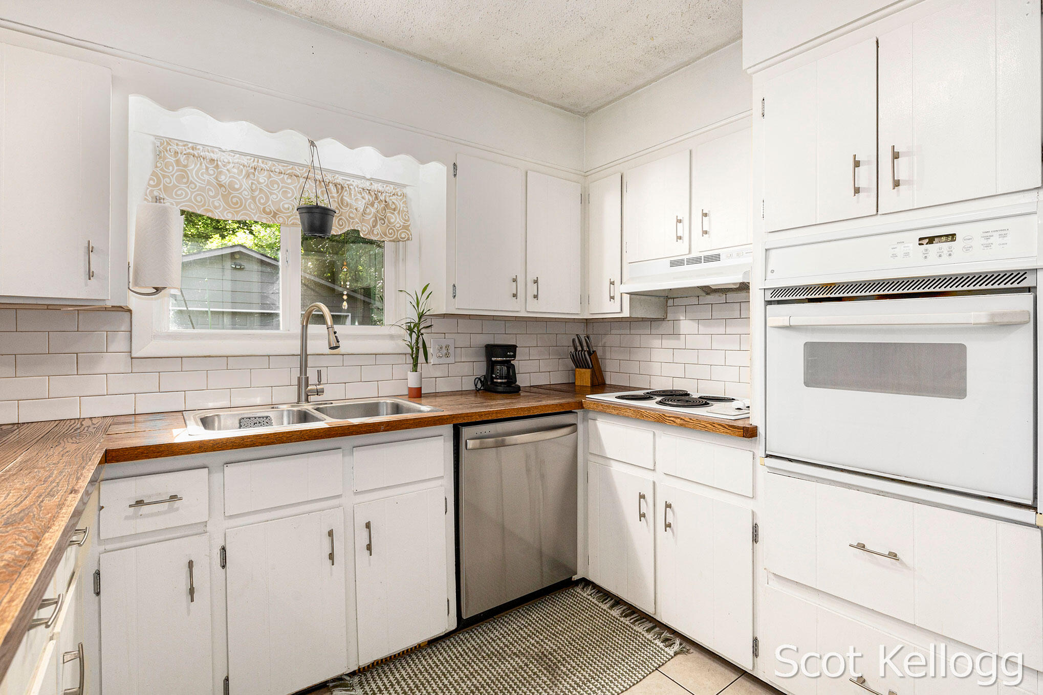 1426 Lewison Avenue NE Grand Rapids MI 49505