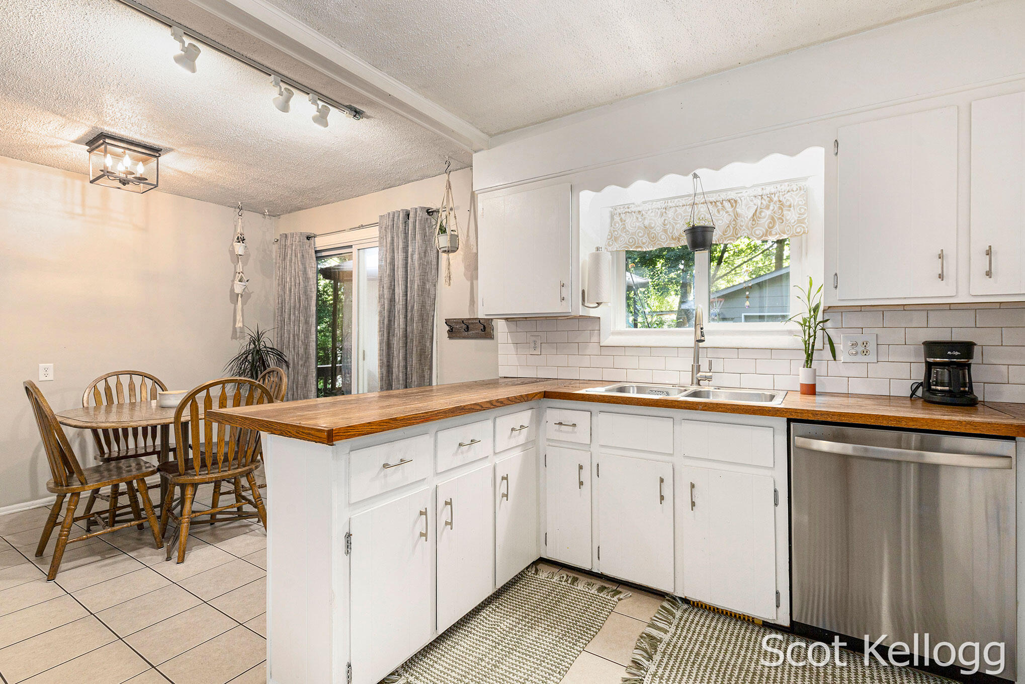 1426 Lewison Avenue NE Grand Rapids MI 49505