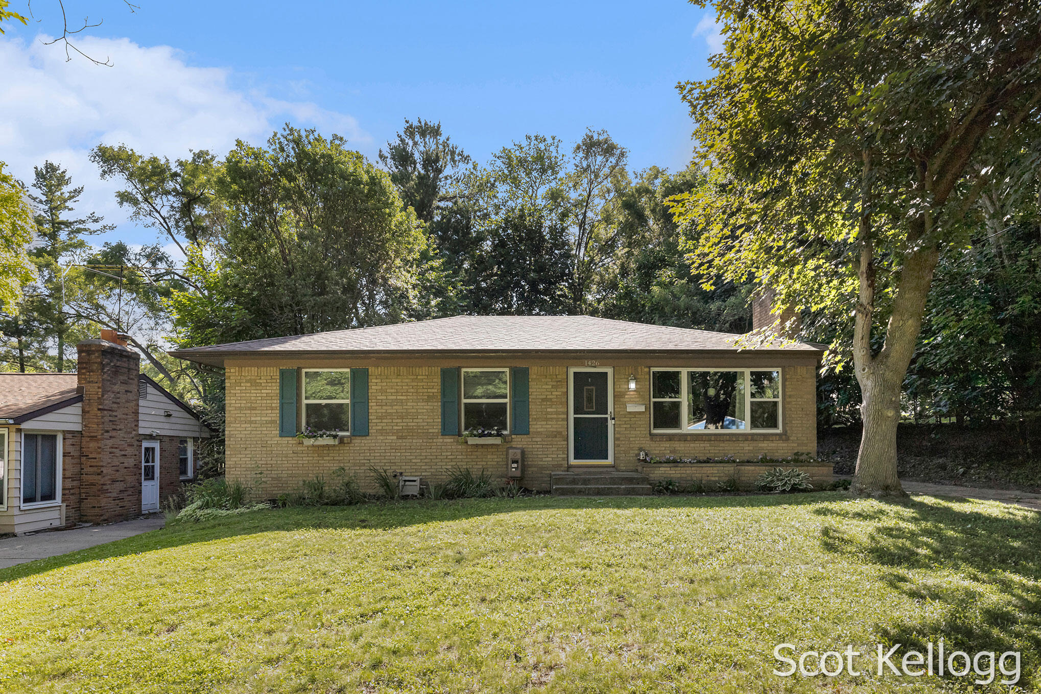 1426 Lewison Avenue NE Grand Rapids MI 49505