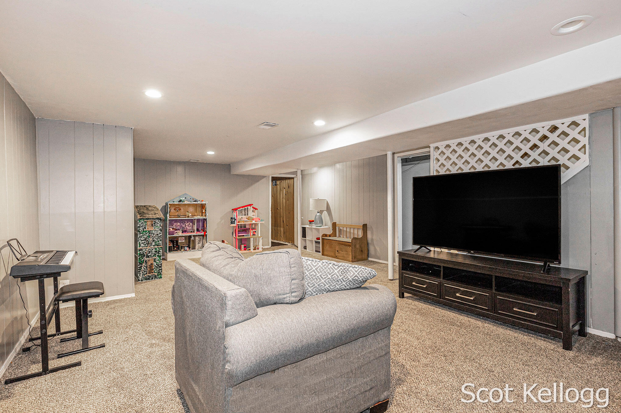 1426 Lewison Avenue NE Grand Rapids MI 49505
