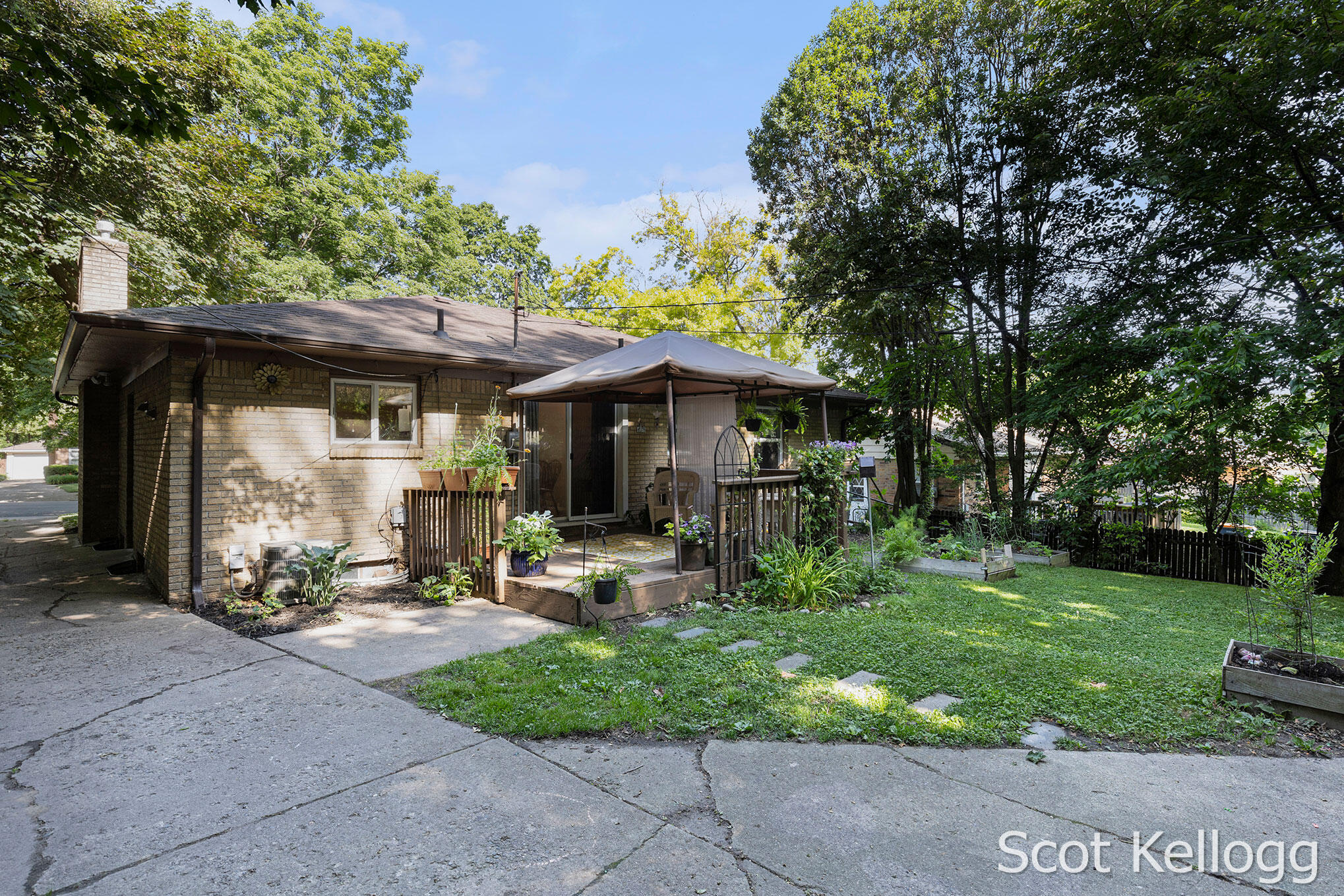 1426 Lewison Avenue NE Grand Rapids MI 49505