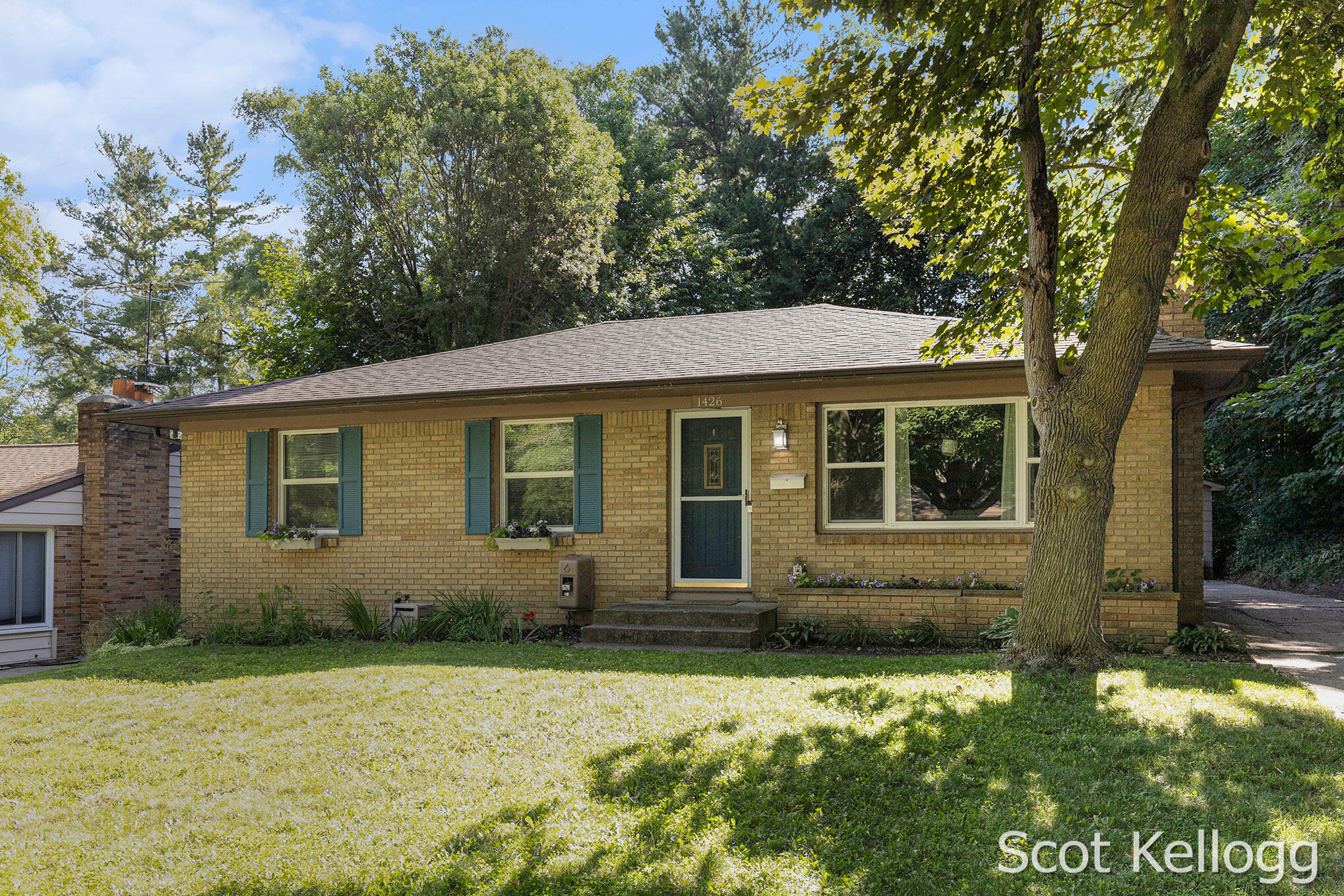 1426 Lewison Avenue NE Grand Rapids MI 49505