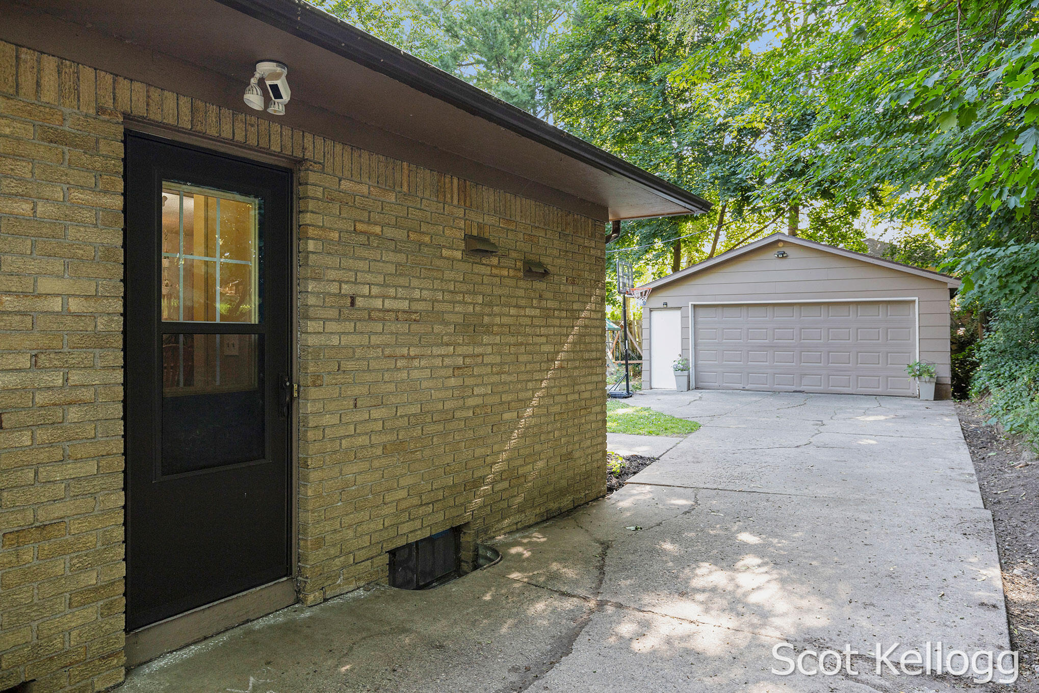 1426 Lewison Avenue NE Grand Rapids MI 49505