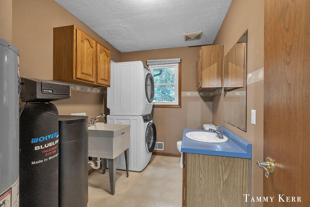 2230 58th Street Fennville MI 49408