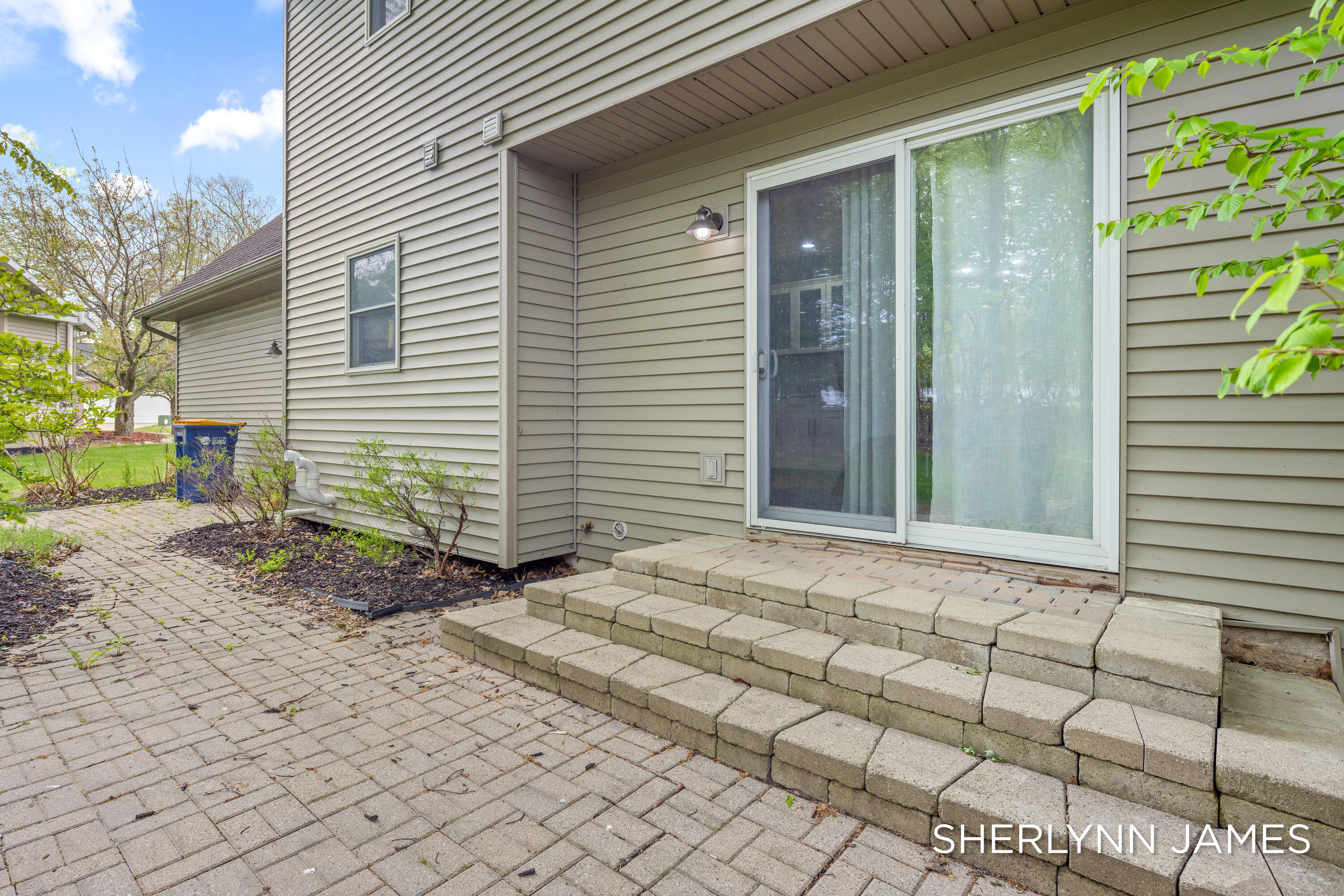 3816 Ravinewood Circle SE Grand Rapids MI 49508