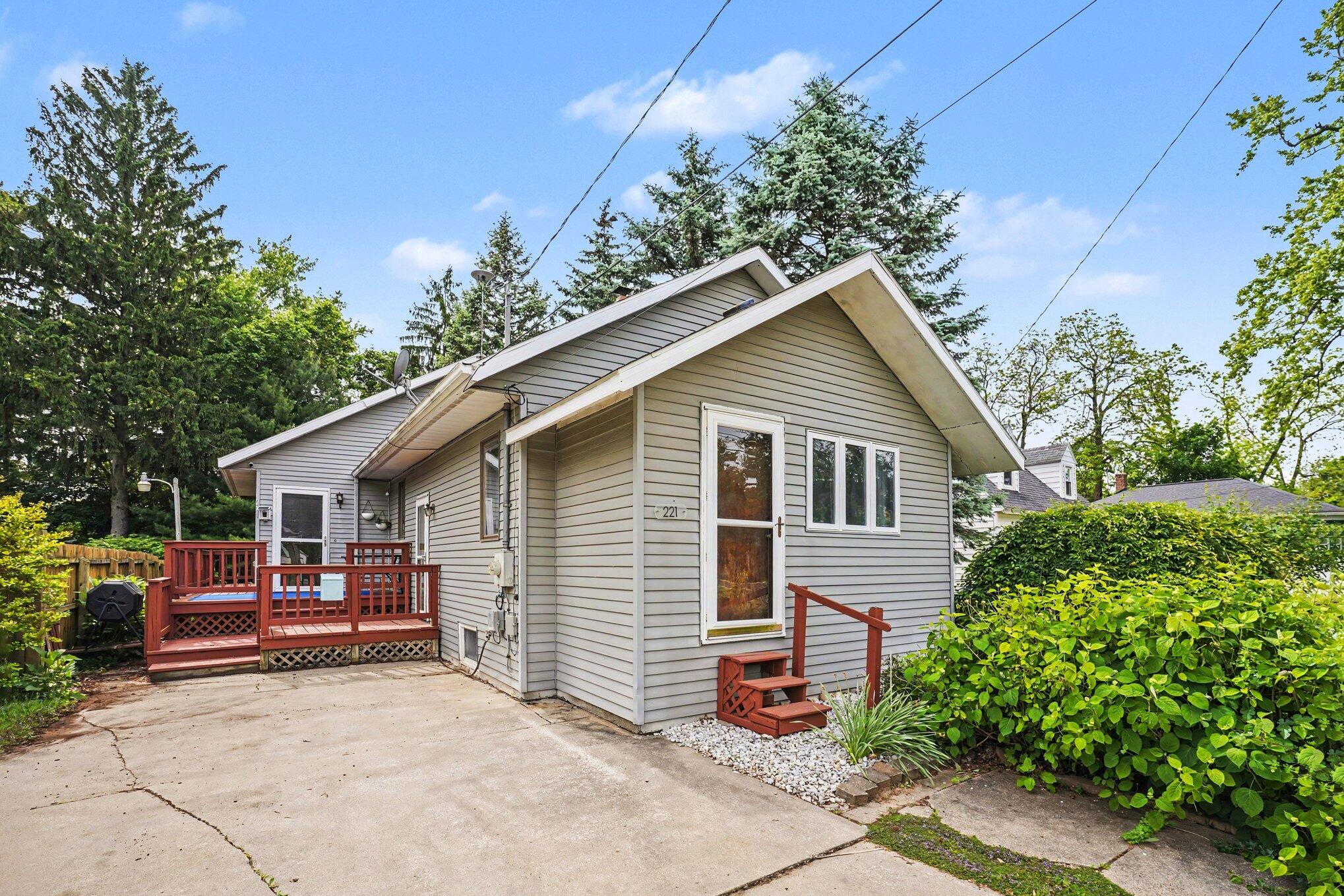 221 Nelson Avenue Kalamazoo MI 49006