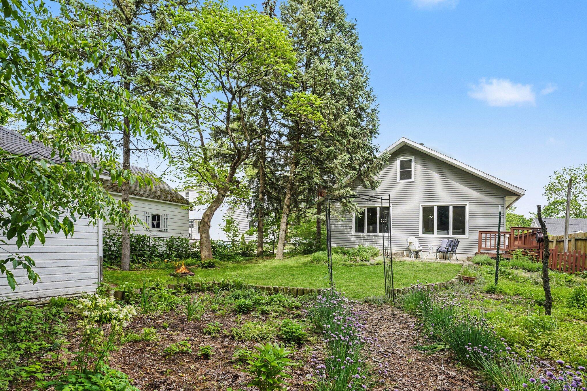 221 Nelson Avenue Kalamazoo MI 49006