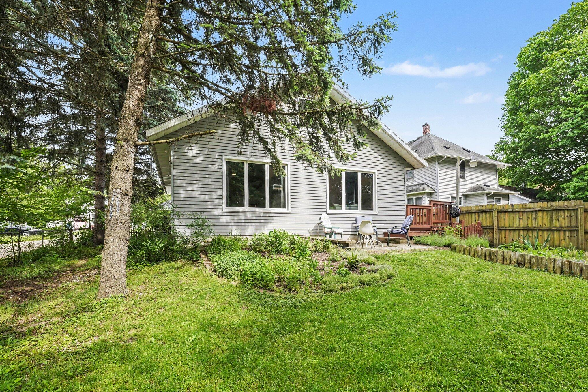 221 Nelson Avenue Kalamazoo MI 49006