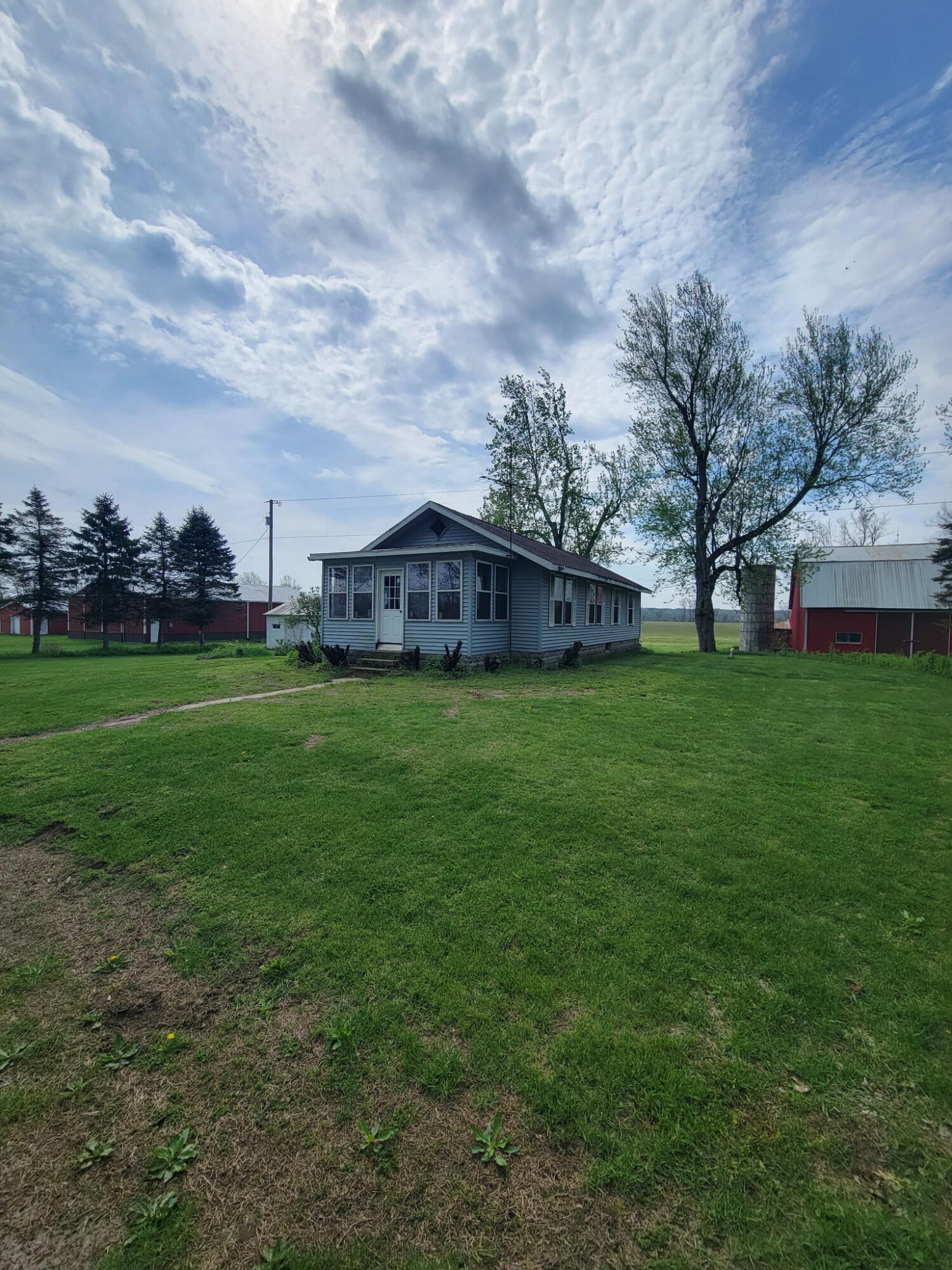 48705 92nd Avenue Decatur MI 49045