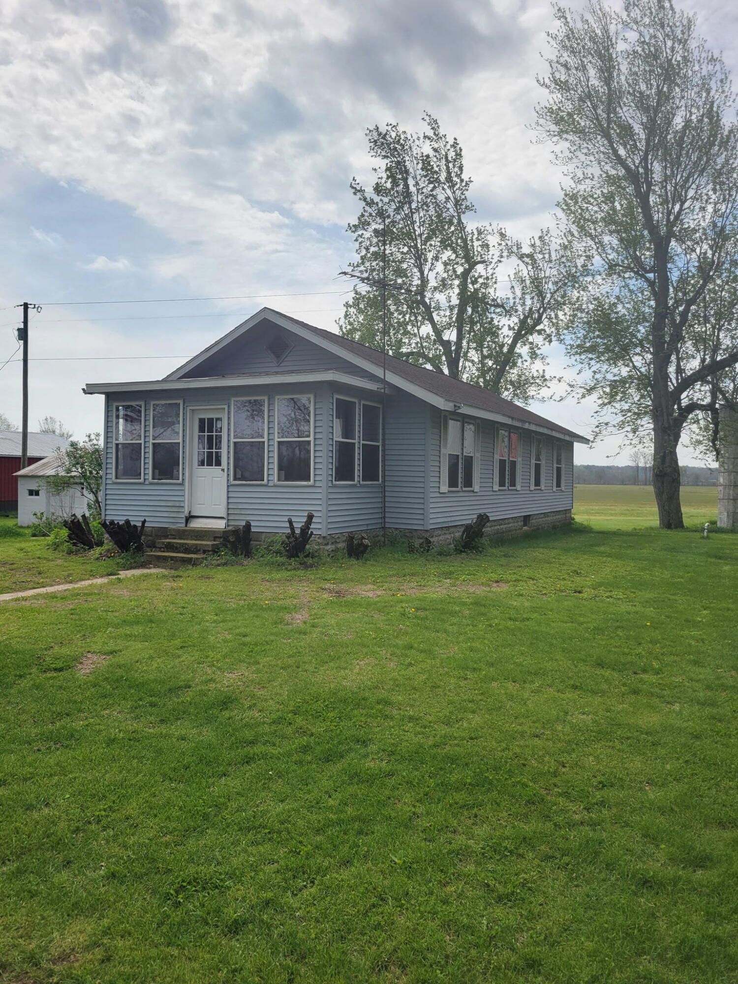 48705 92nd Avenue Decatur MI 49045