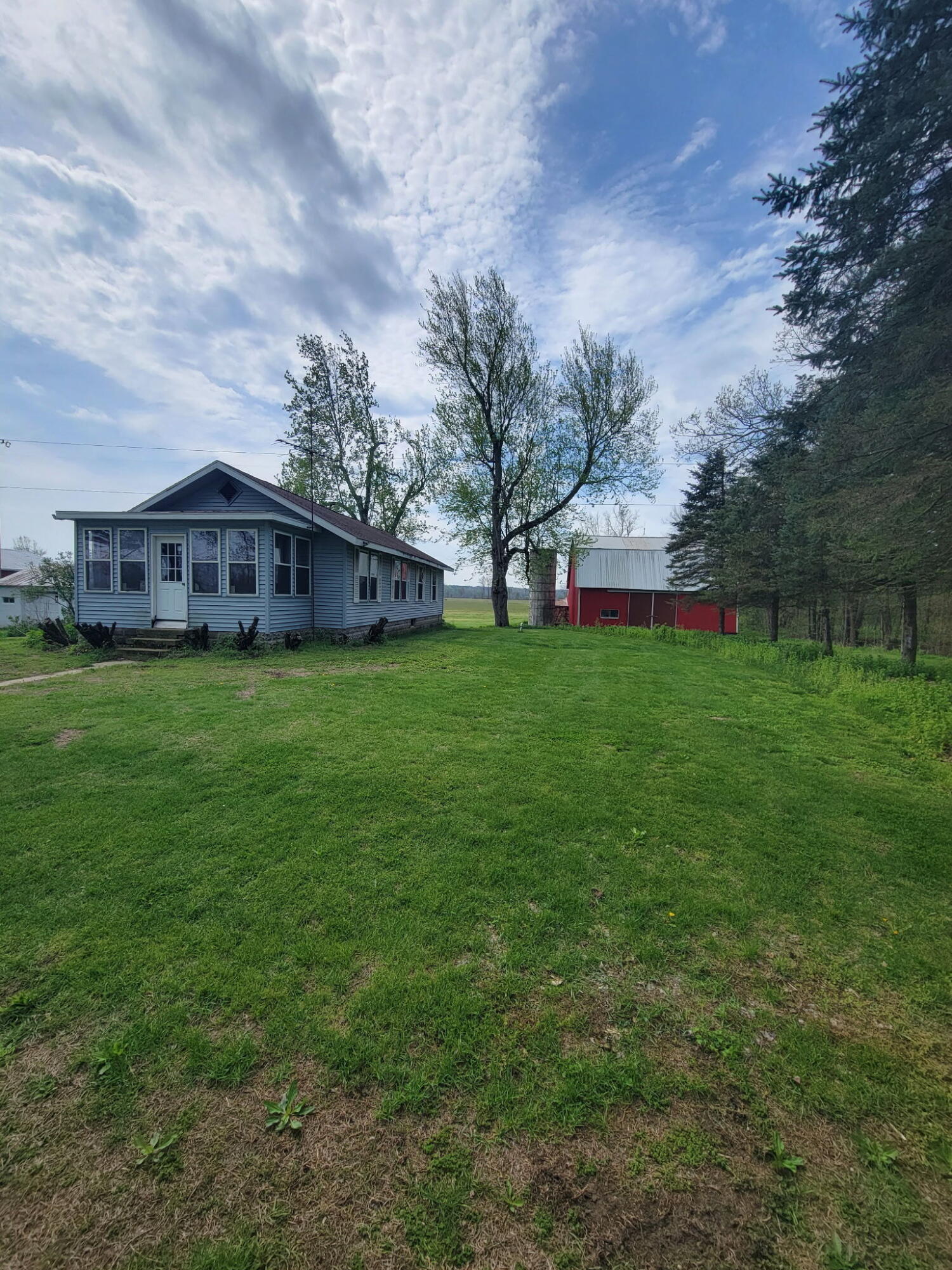 48705 92nd Avenue Decatur MI 49045