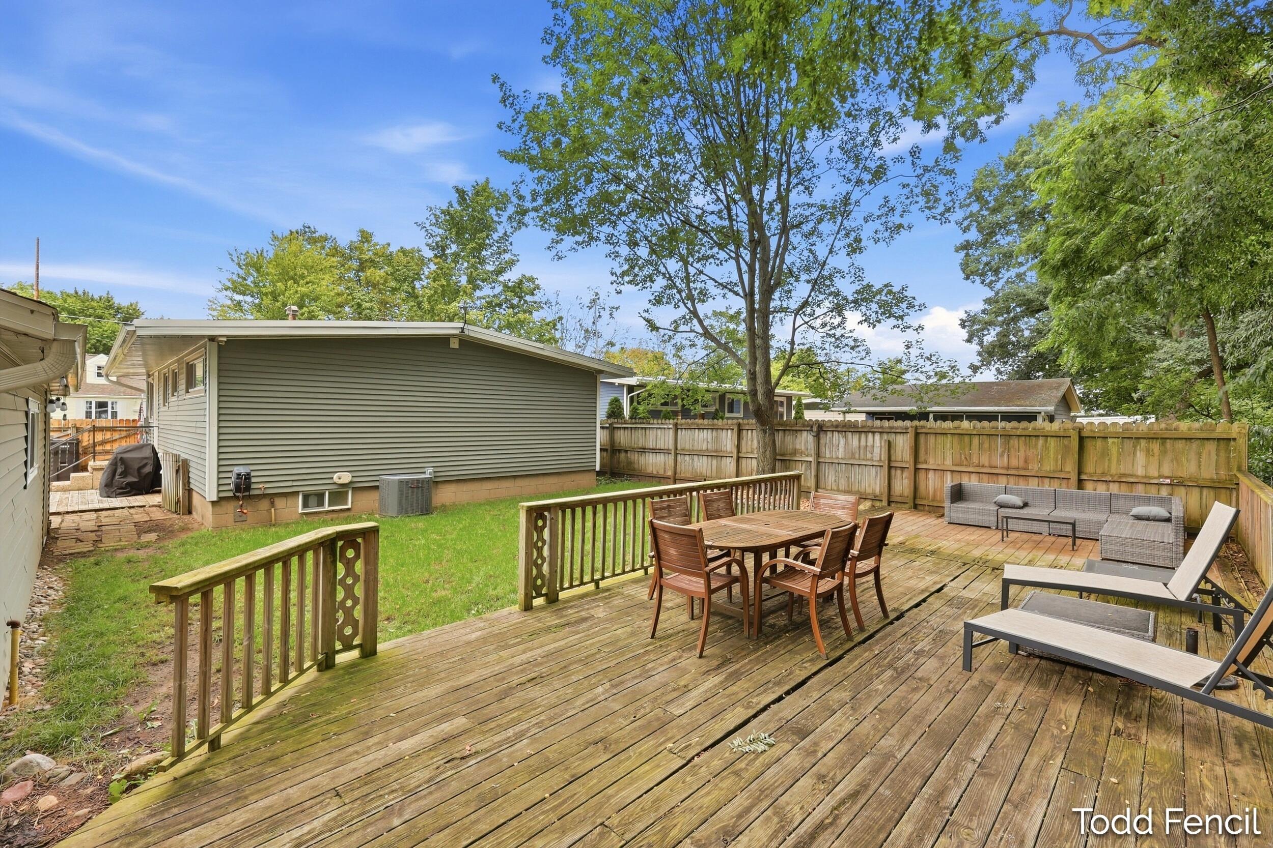 138 Highland Drive NE Rockford MI 49341