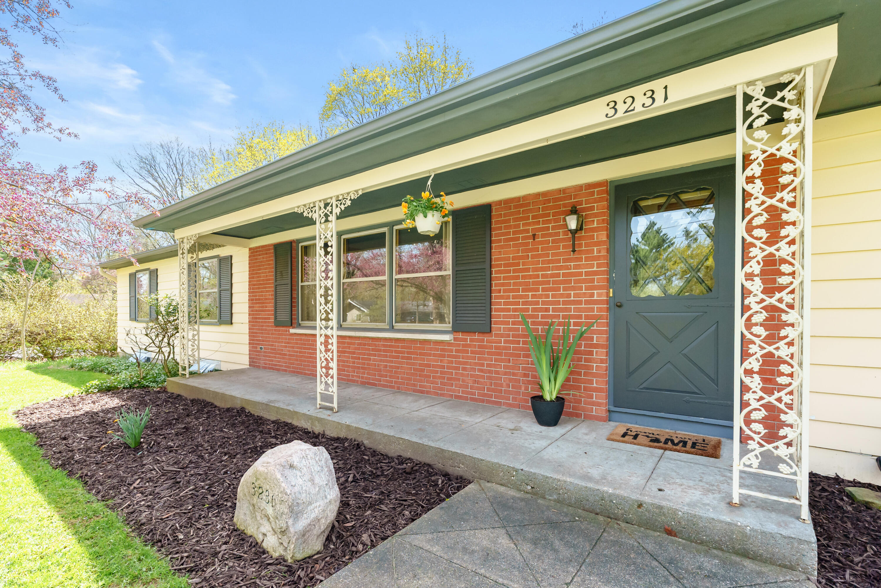 3231 Magnolia Circle Kalamazoo MI 49008