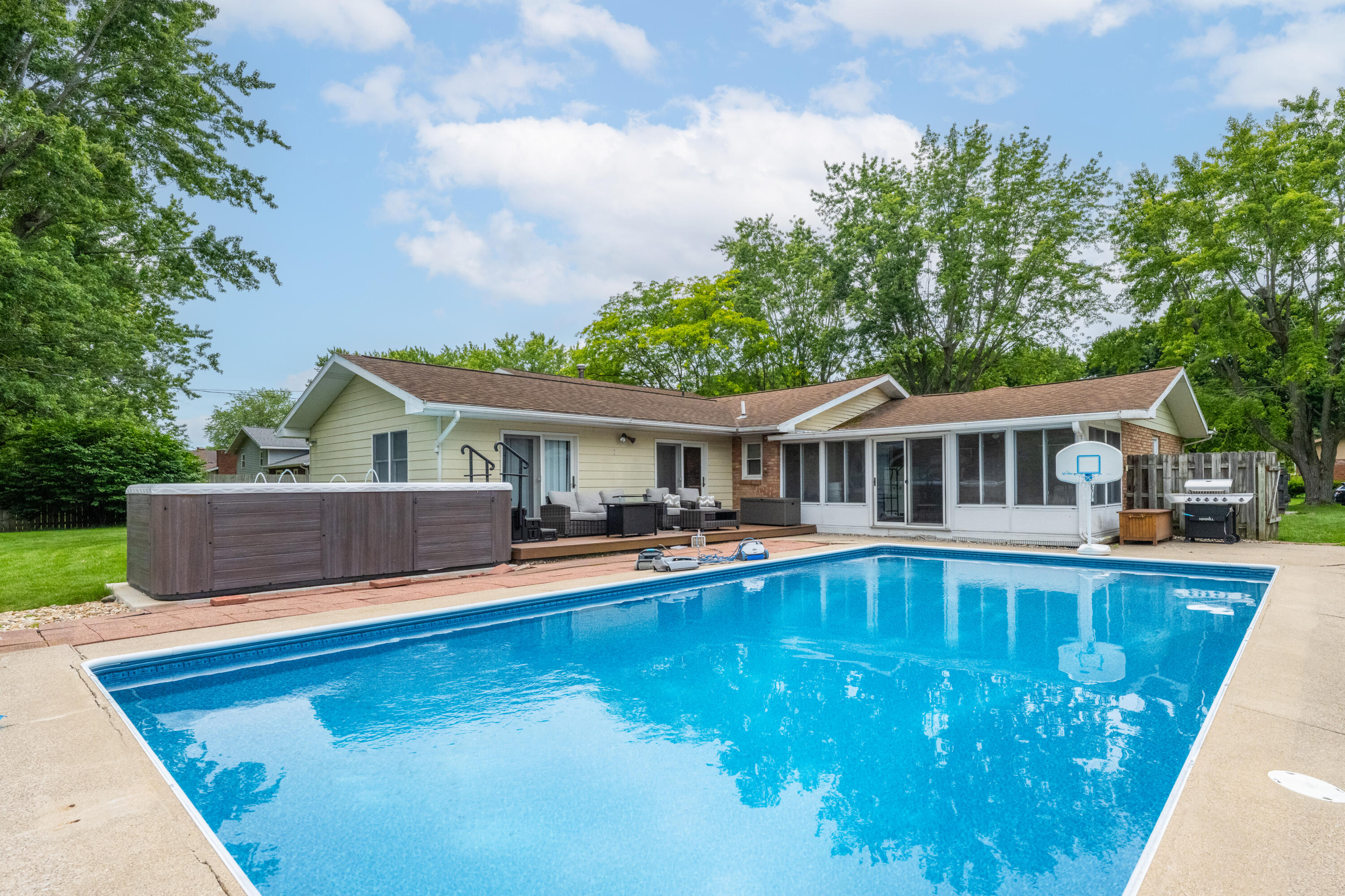 5985 Echo Ridge Stevensville MI 49127