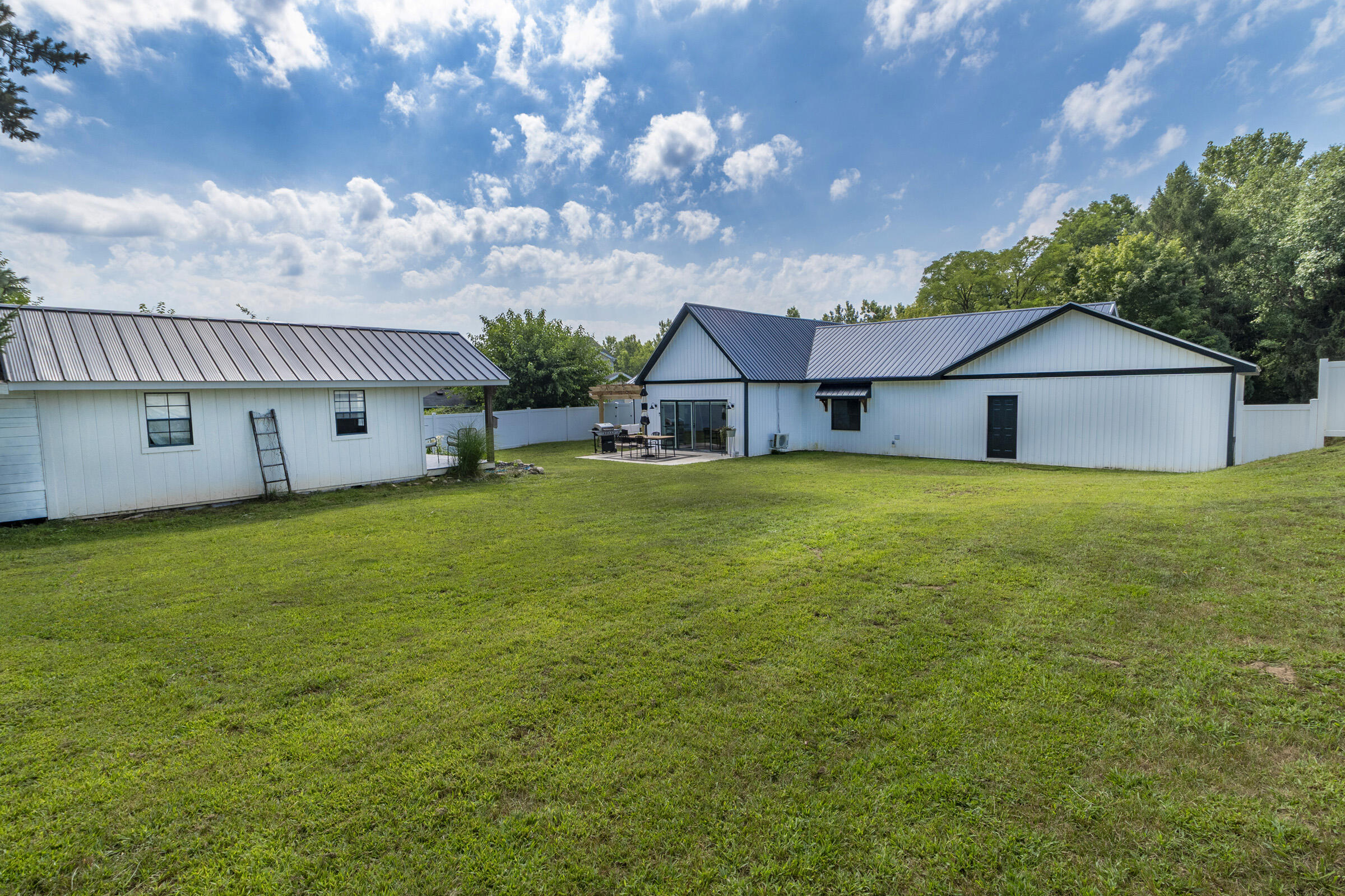 105 Dogwood Circle Dowagiac MI 49047
