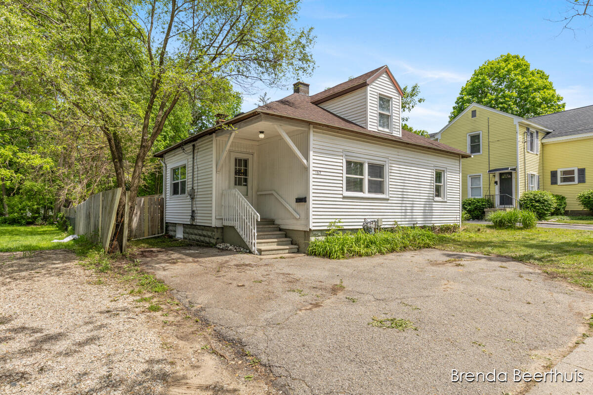 165 E Division Street NE Rockford MI 49341