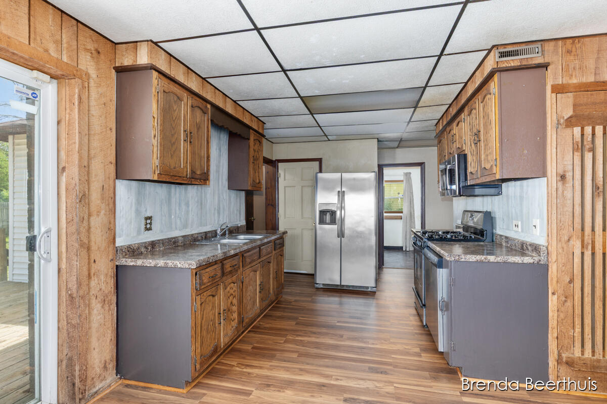 165 E Division Street NE Rockford MI 49341