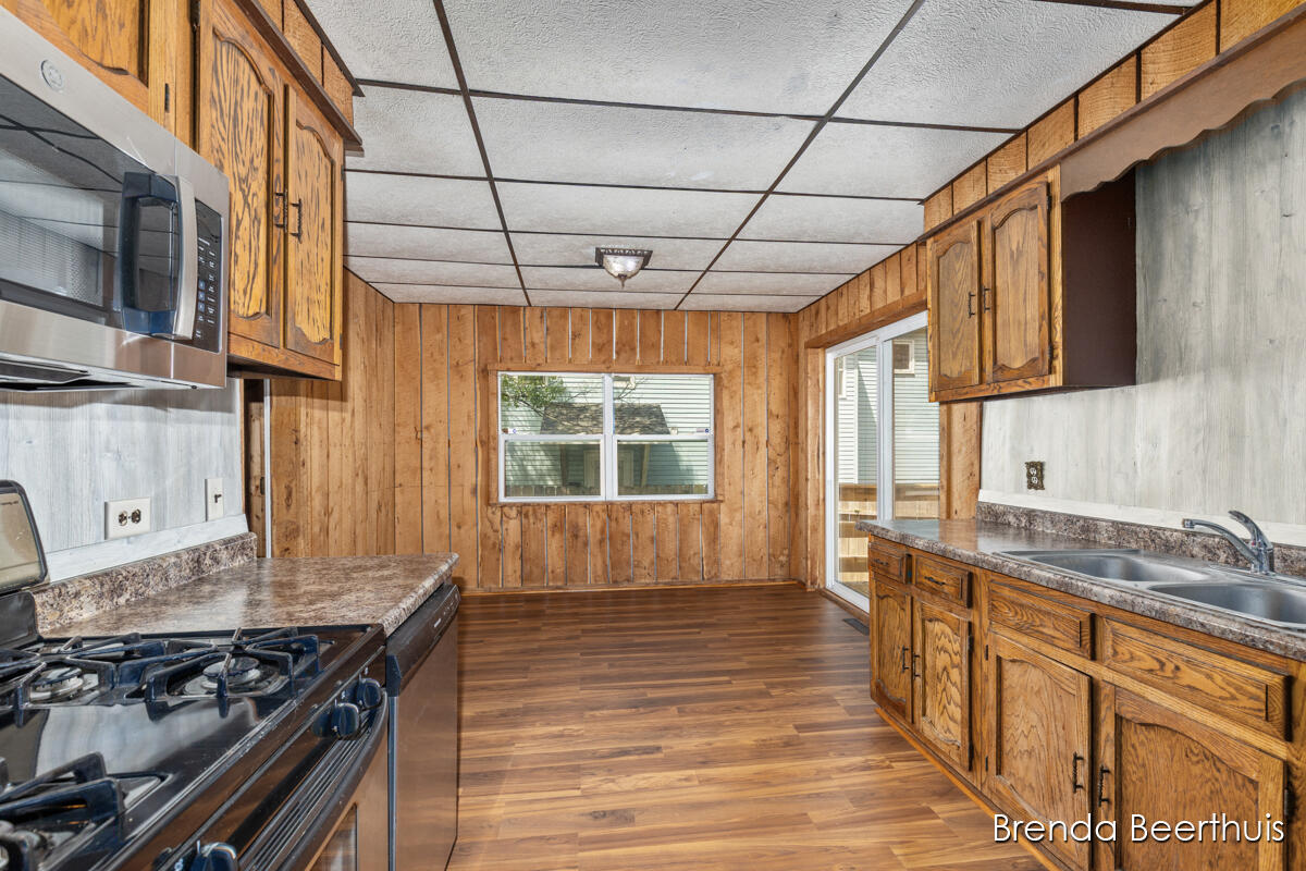 165 E Division Street NE Rockford MI 49341