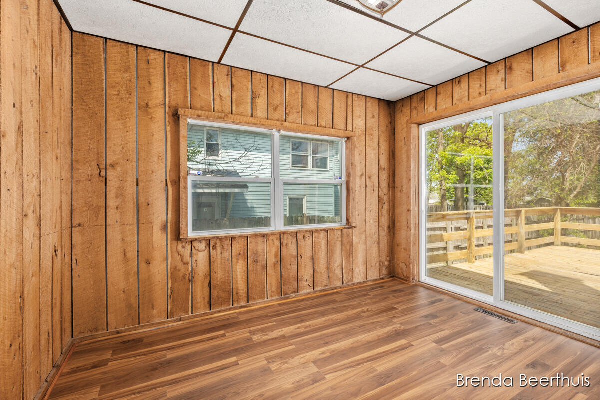 165 E Division Street NE Rockford MI 49341