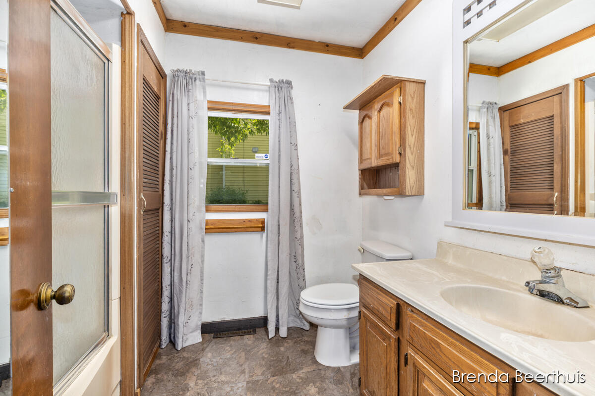 165 E Division Street NE Rockford MI 49341