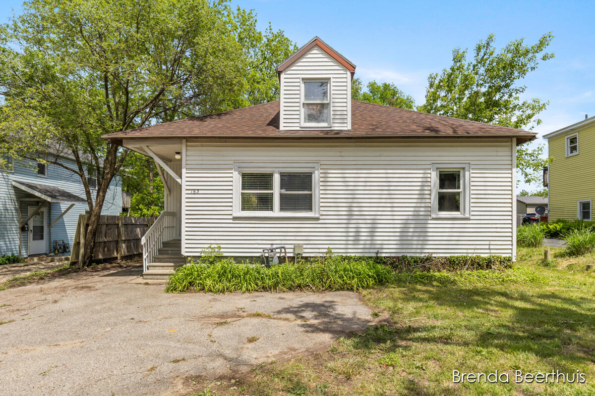 165 E Division Street NE Rockford MI 49341